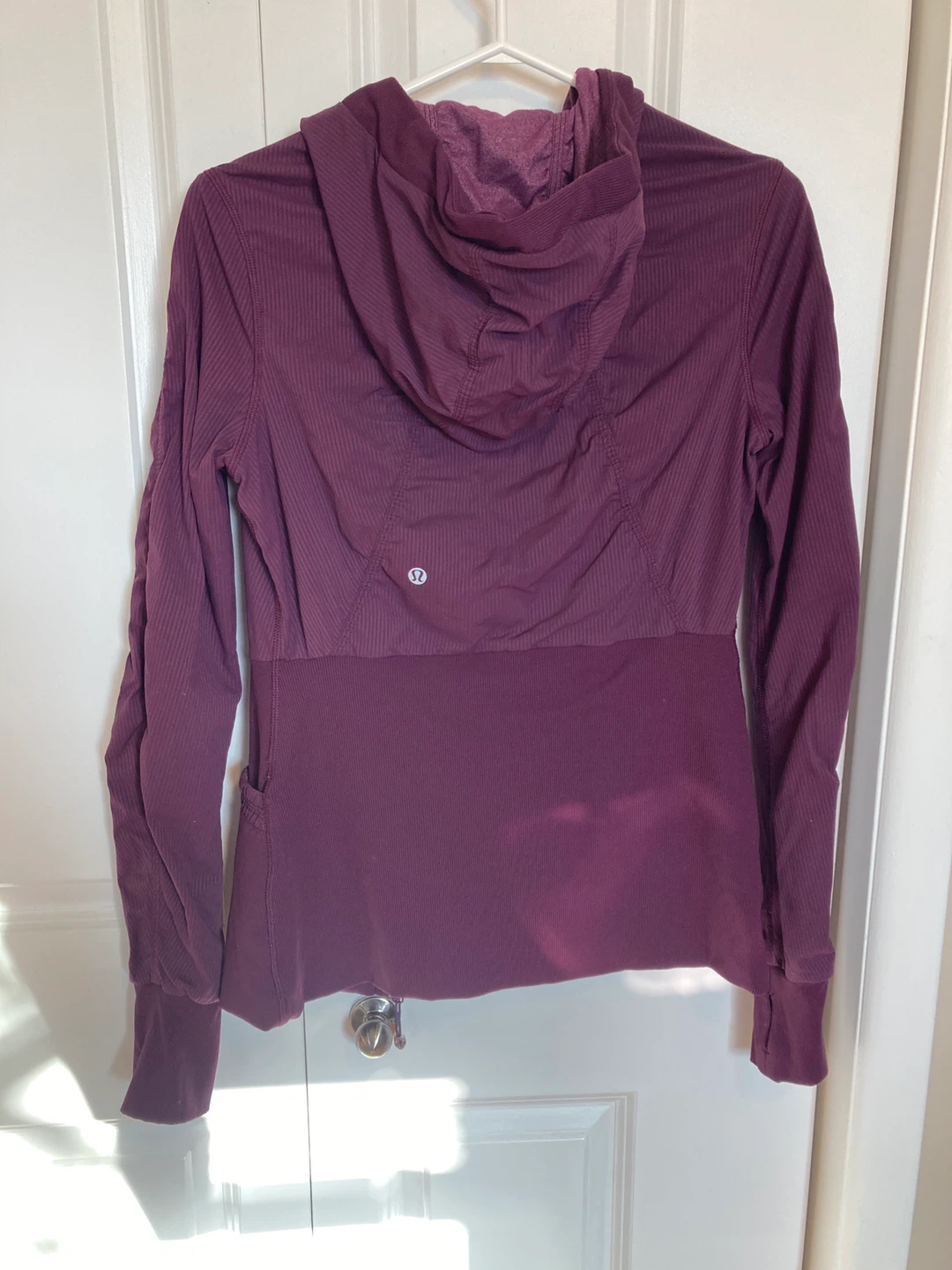 Lululemon Reversible Hooded Jacket Plum, size 8 - photo 2