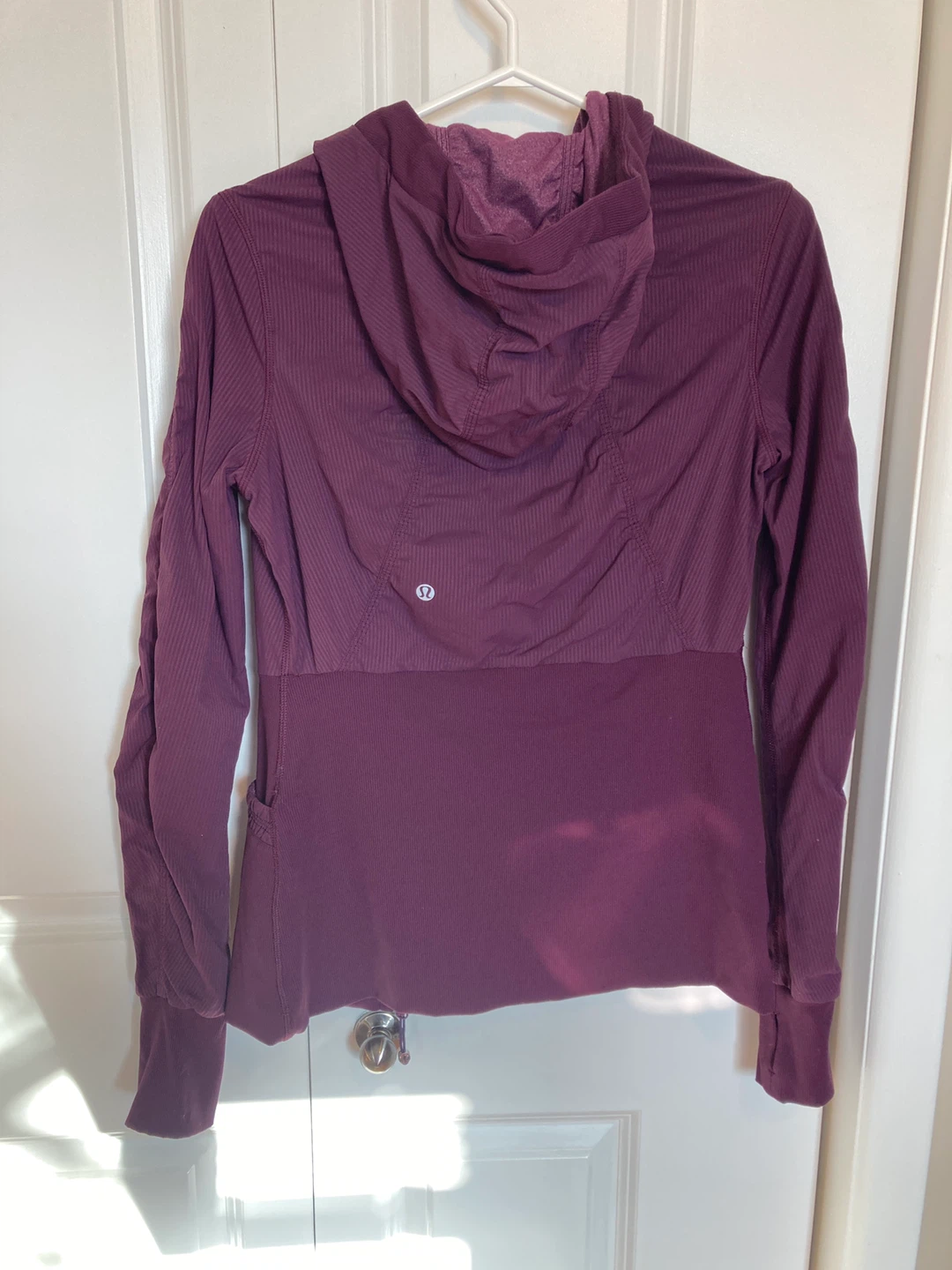 Lululemon Reversible Hooded Jacket Plum, size 8 - photo 3