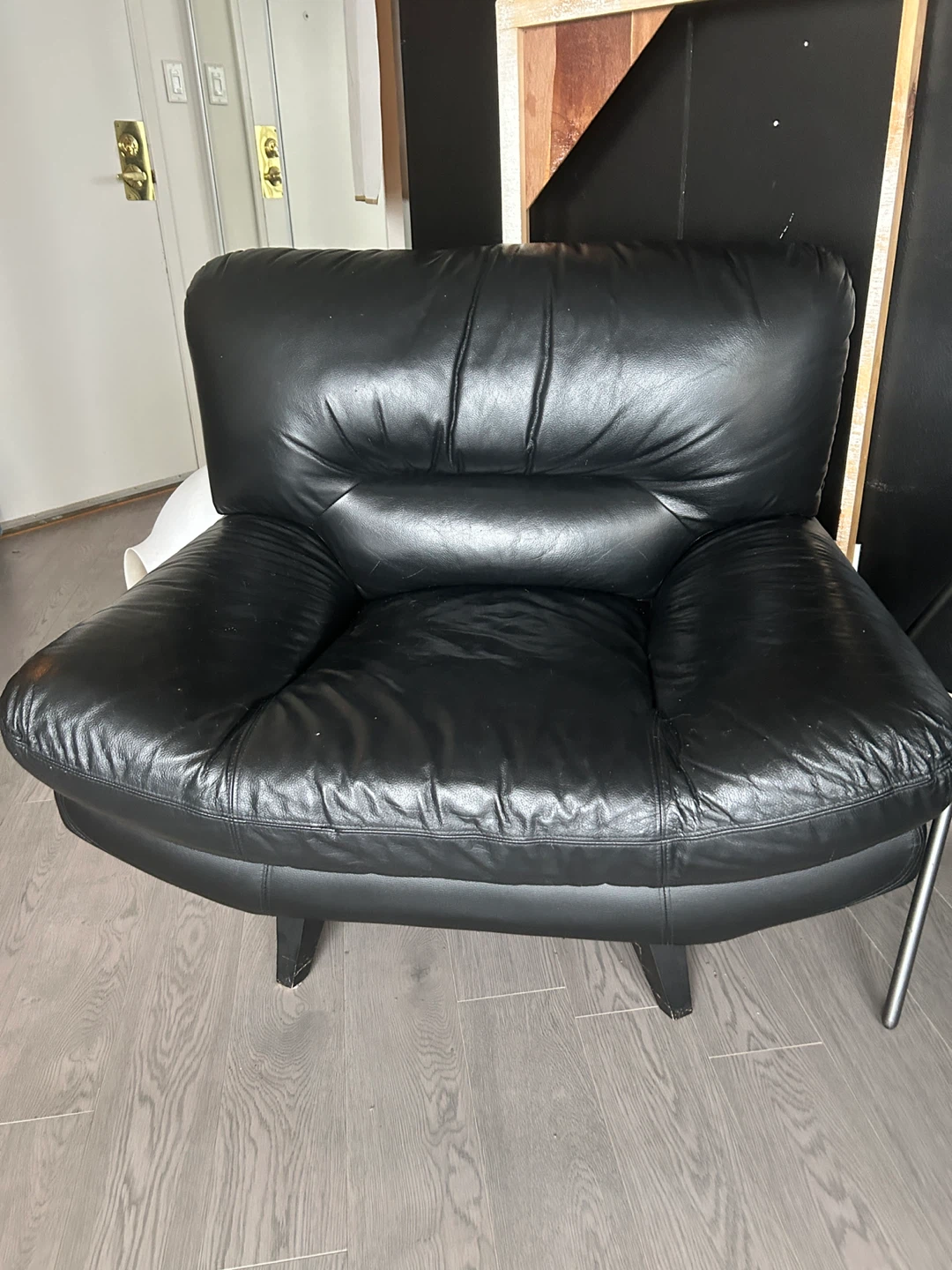 Black Leather Loveseat and Armchair Set