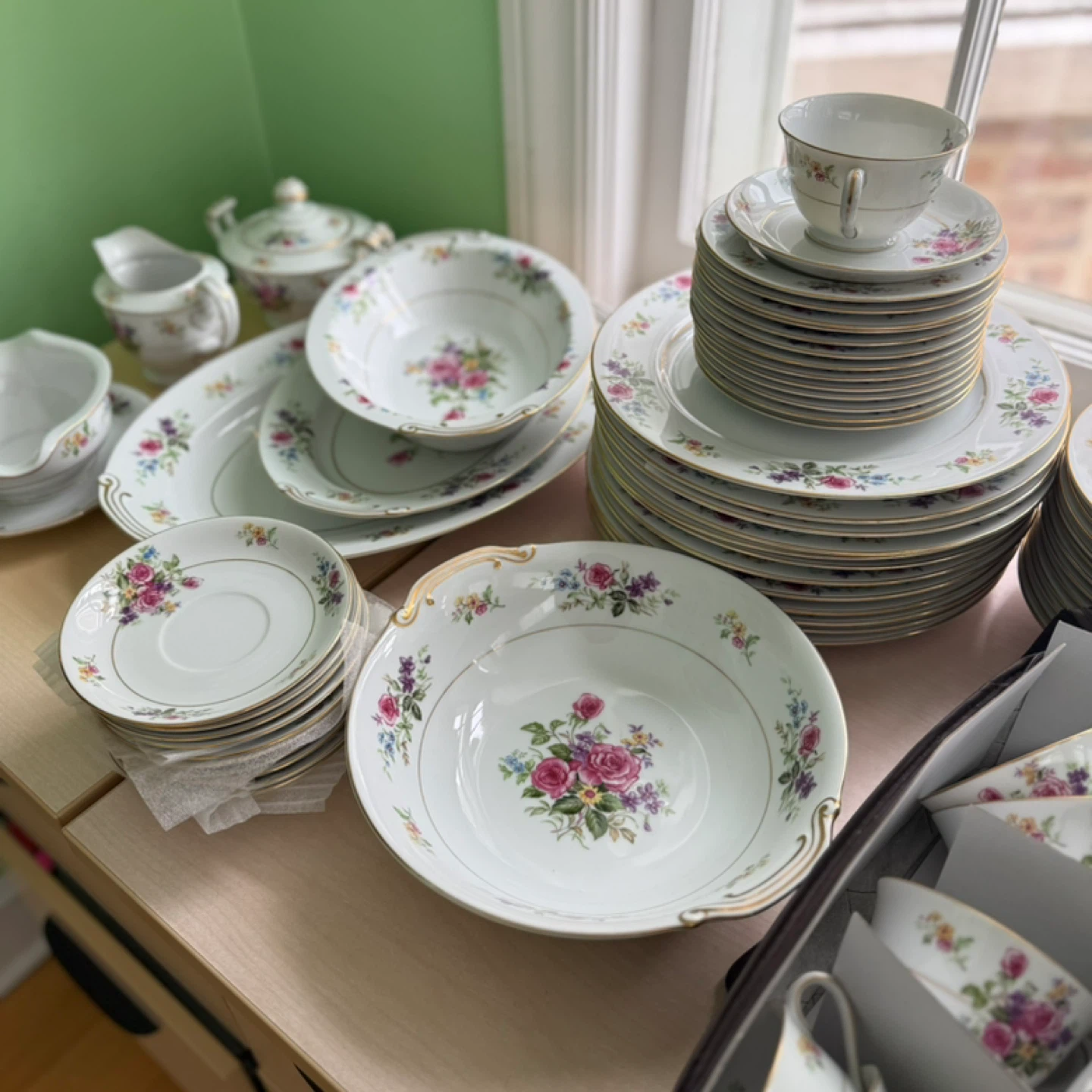 China - complete set for 12, floral dishes fine china - photo 2