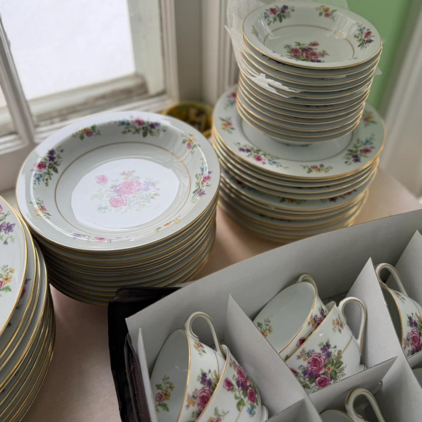 China - complete set for 12, floral dishes fine china - photo 5