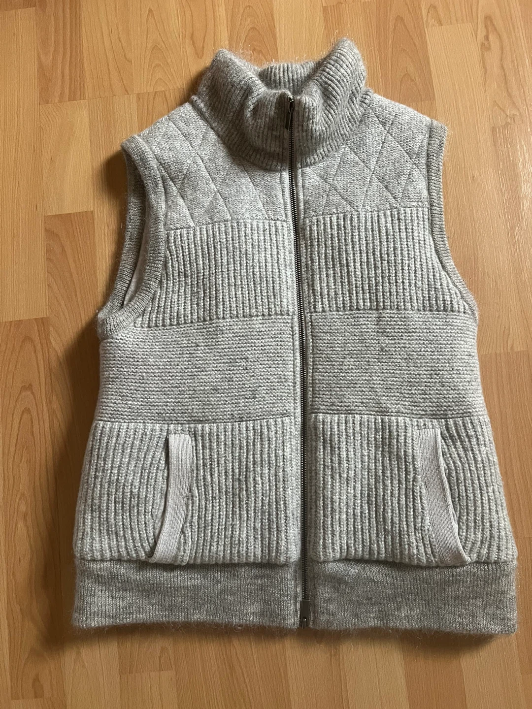 Banana Republic Gray Quilted Knit Vest - Size L