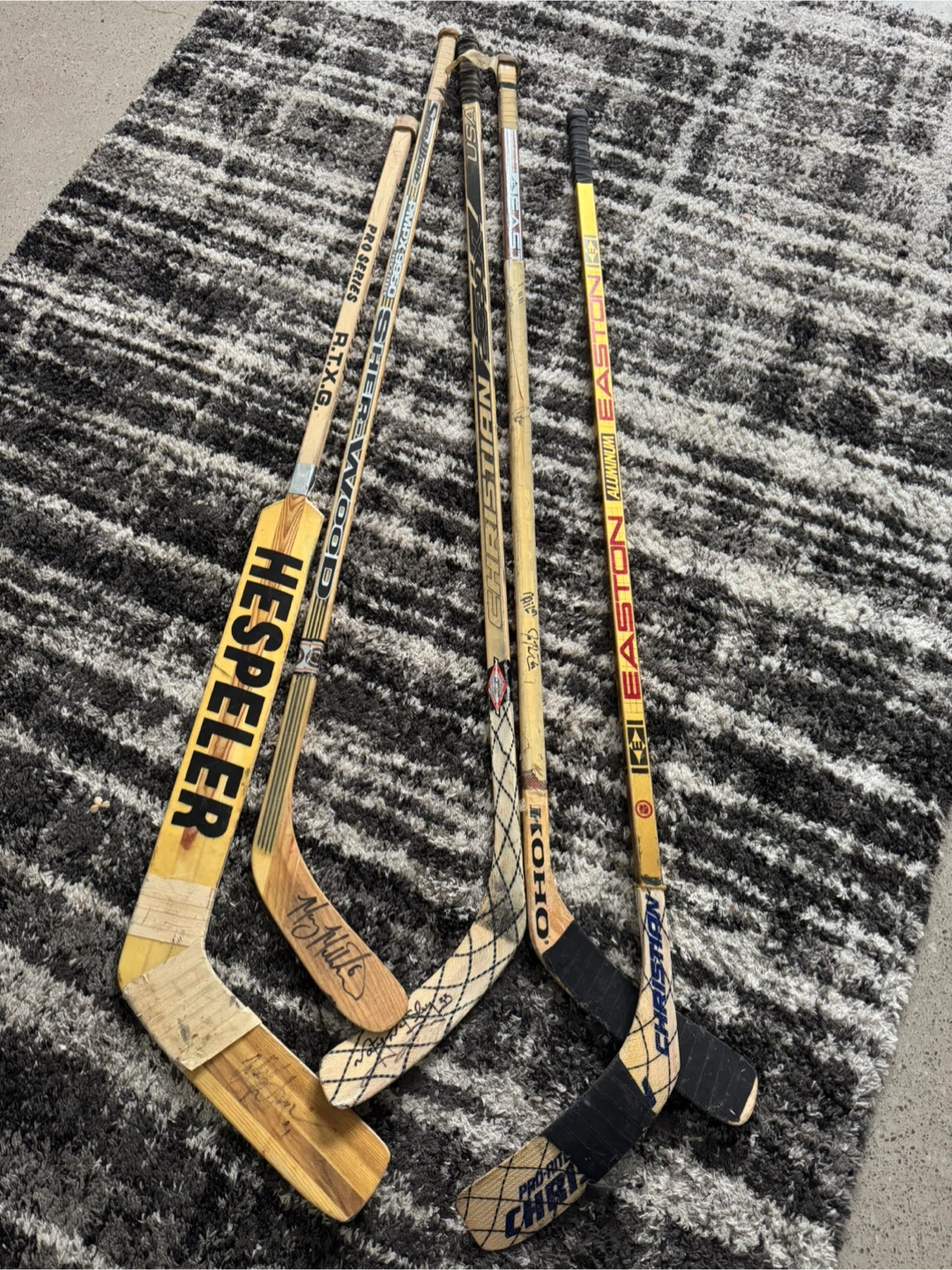 Lot of signed hockey sticks - photo 3