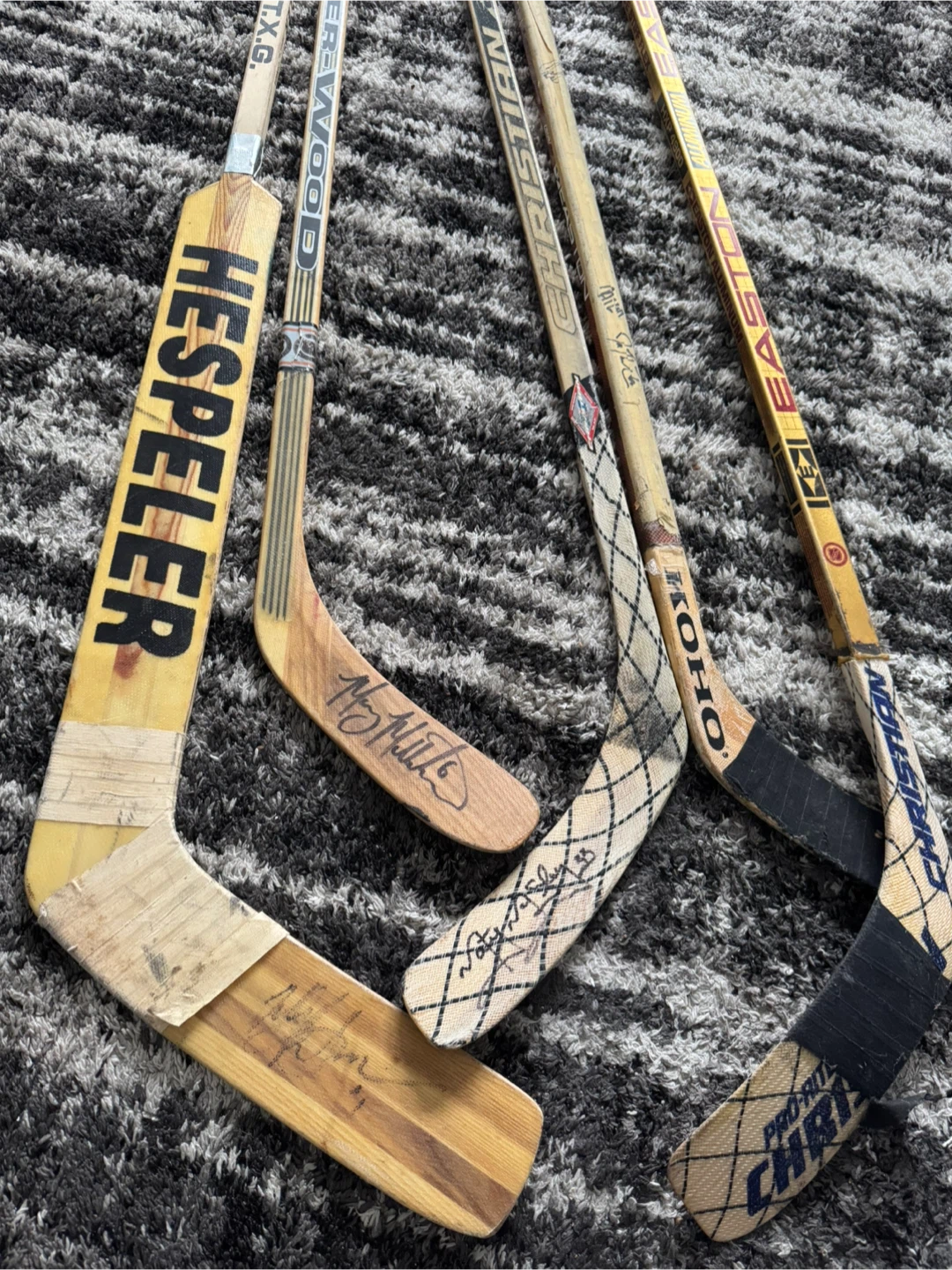 Lot of signed hockey sticks - photo 4