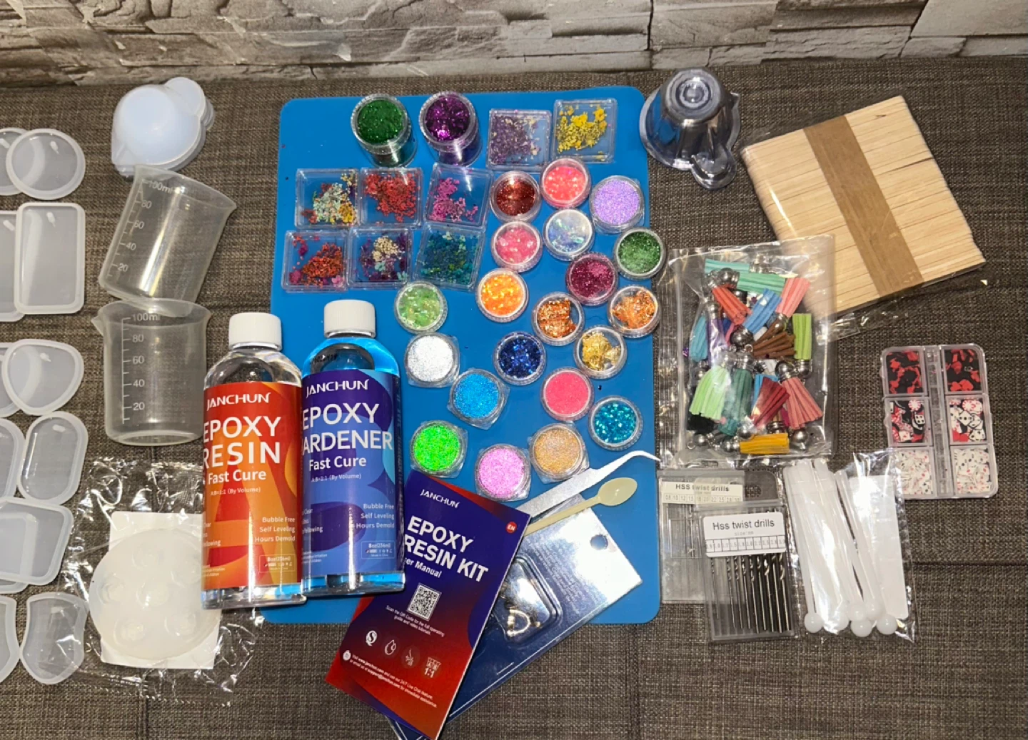 Huge lot of Resin Crafting Supplies - photo 3