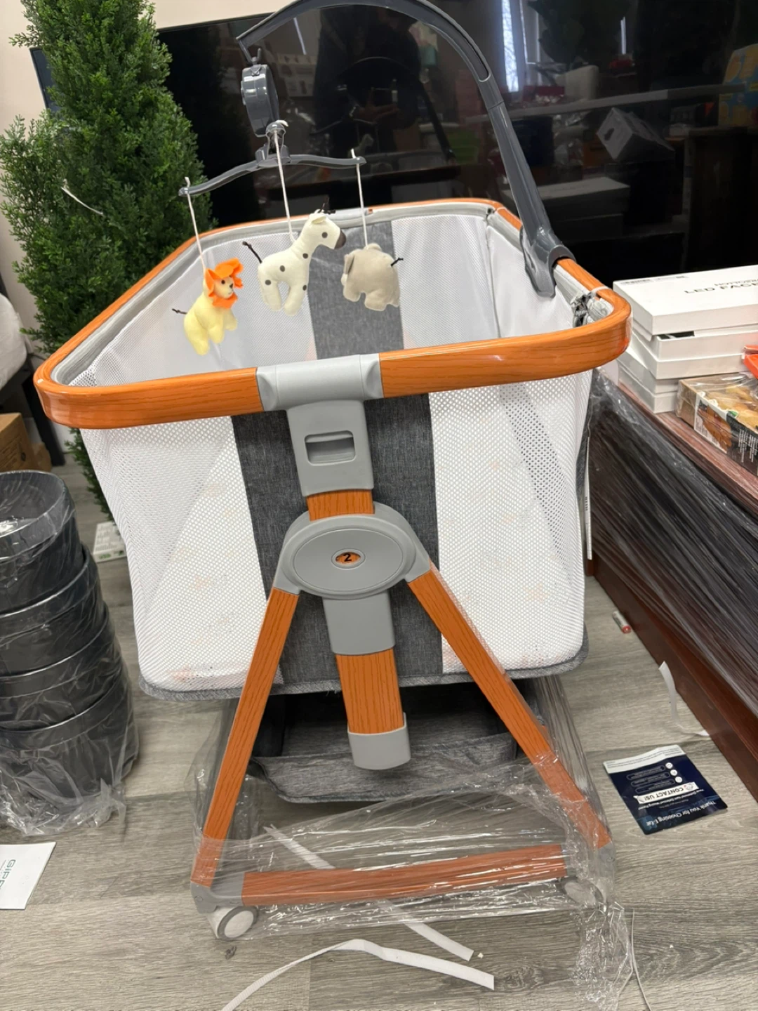 Baby Bassinet with Mobile - photo 3