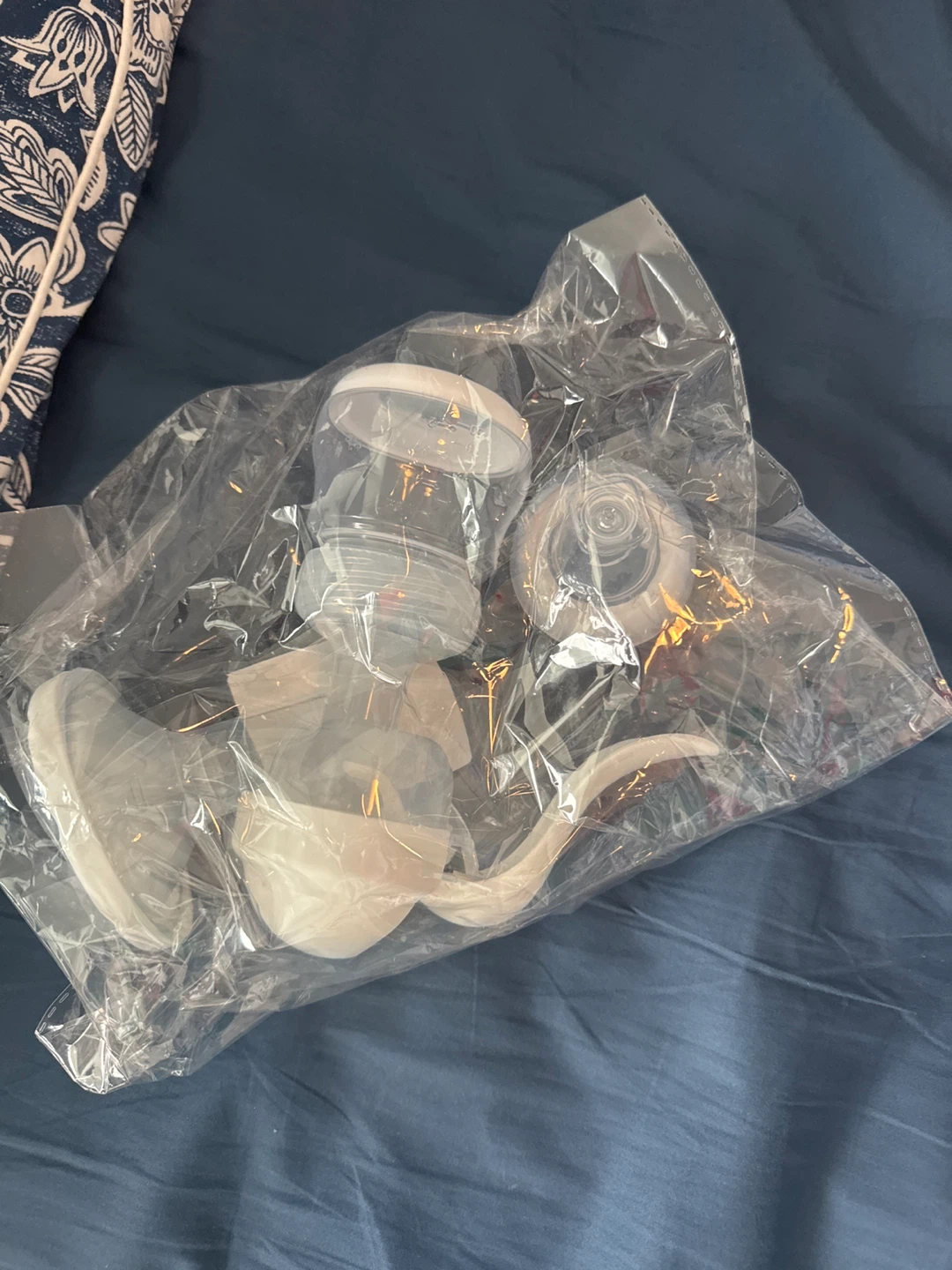 White Breast Pump + Pacifier Set - photo 2