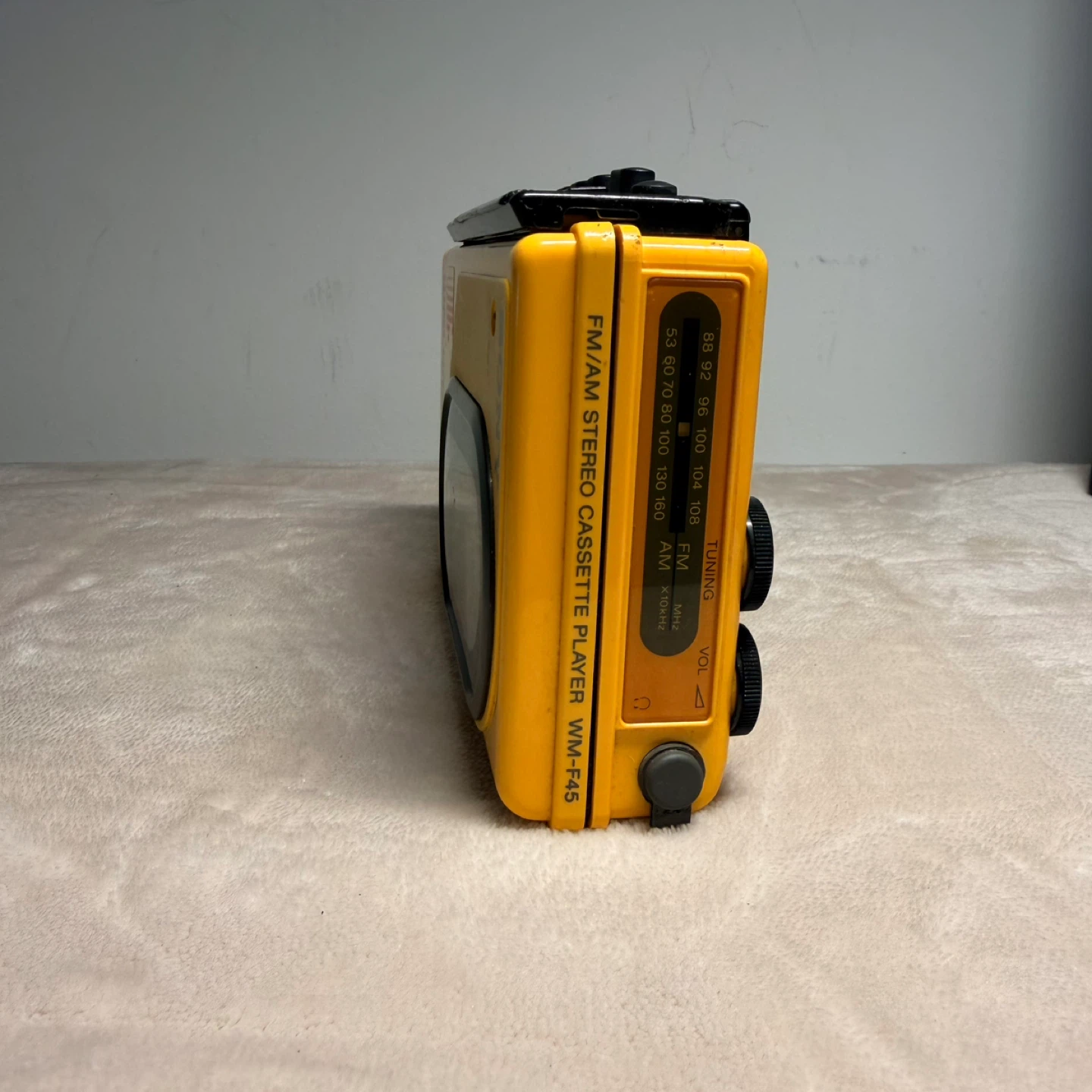 Vintage Sony Walkman FM/AM Stereo Cassette Player WM-F45 - photo 3