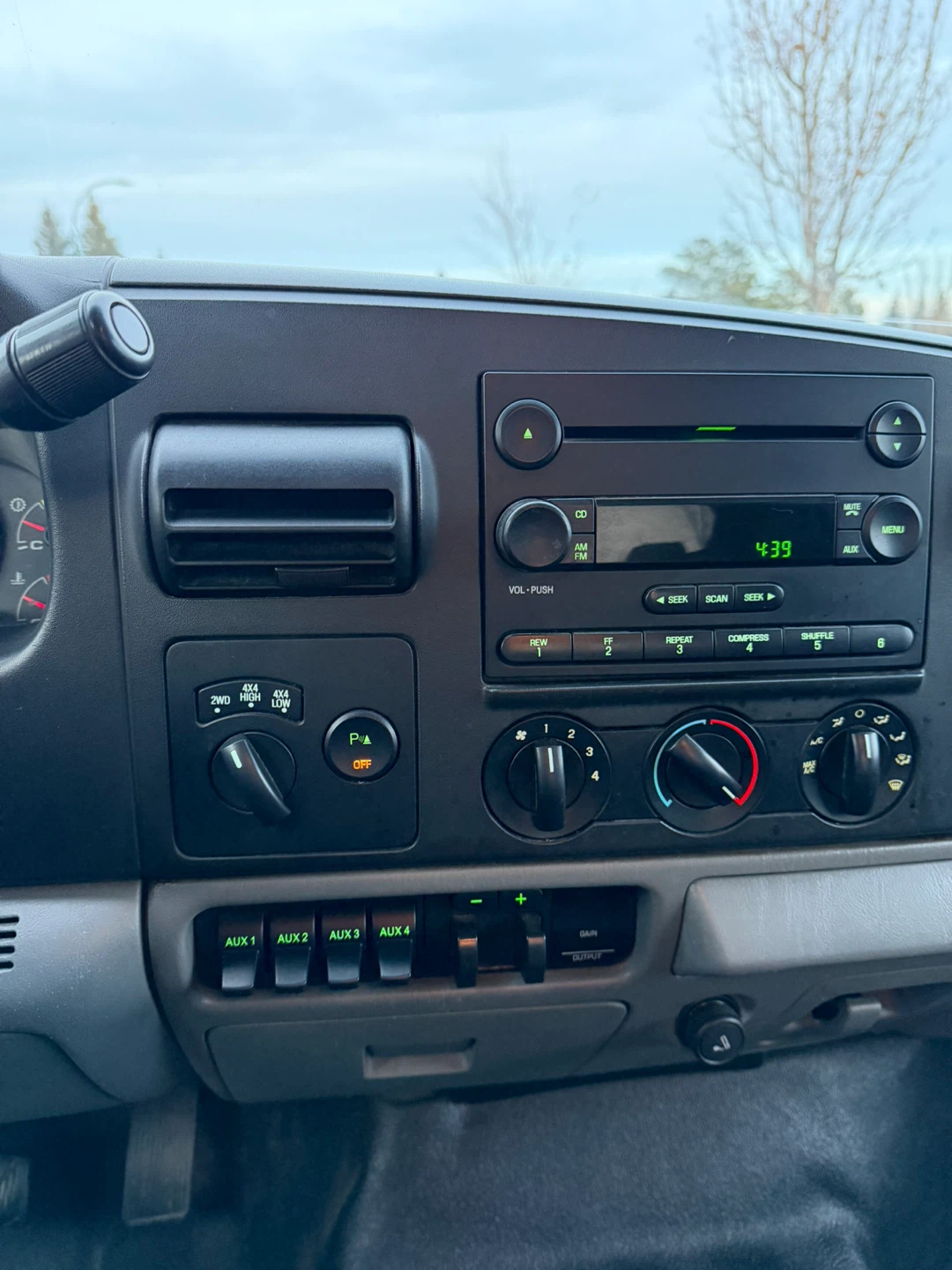 Black 2007Ford F-350 Crew Cab Pickup Truck - photo 4