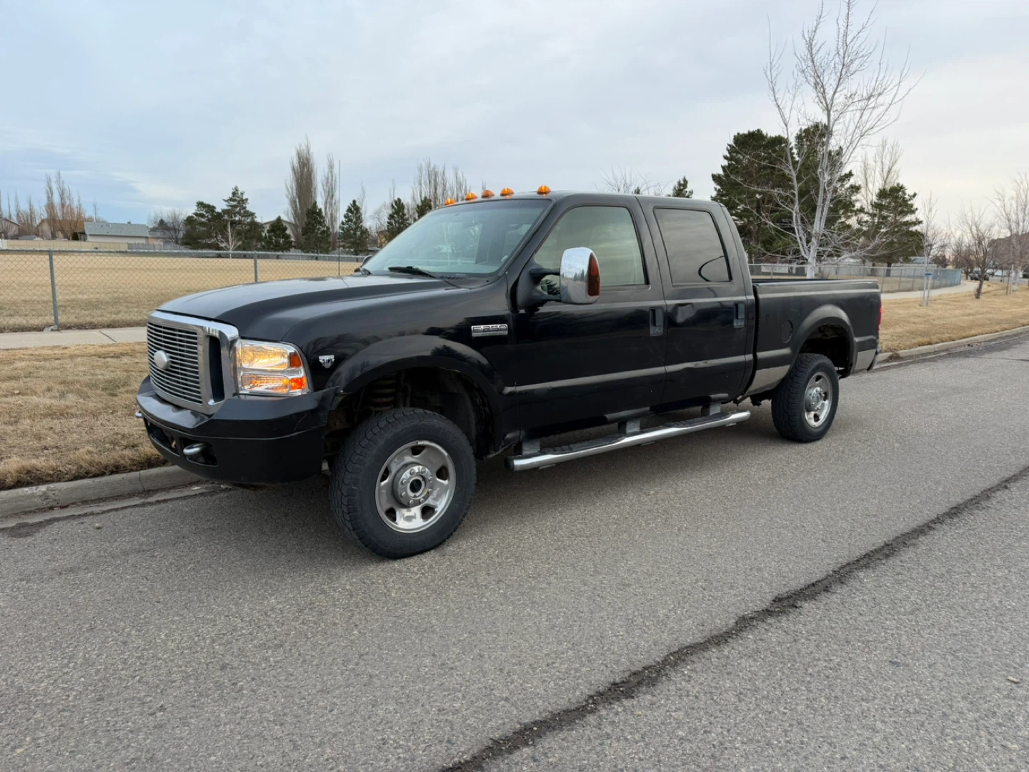 Black 2007Ford F-350 Crew Cab Pickup Truck