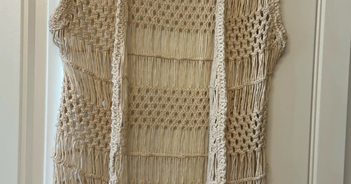 Ardene Beige Crochet Knit Fringe Vest XS-S | Karrot Ardene Beige Crochet Knit Fringe Vest XS-S | Karrot