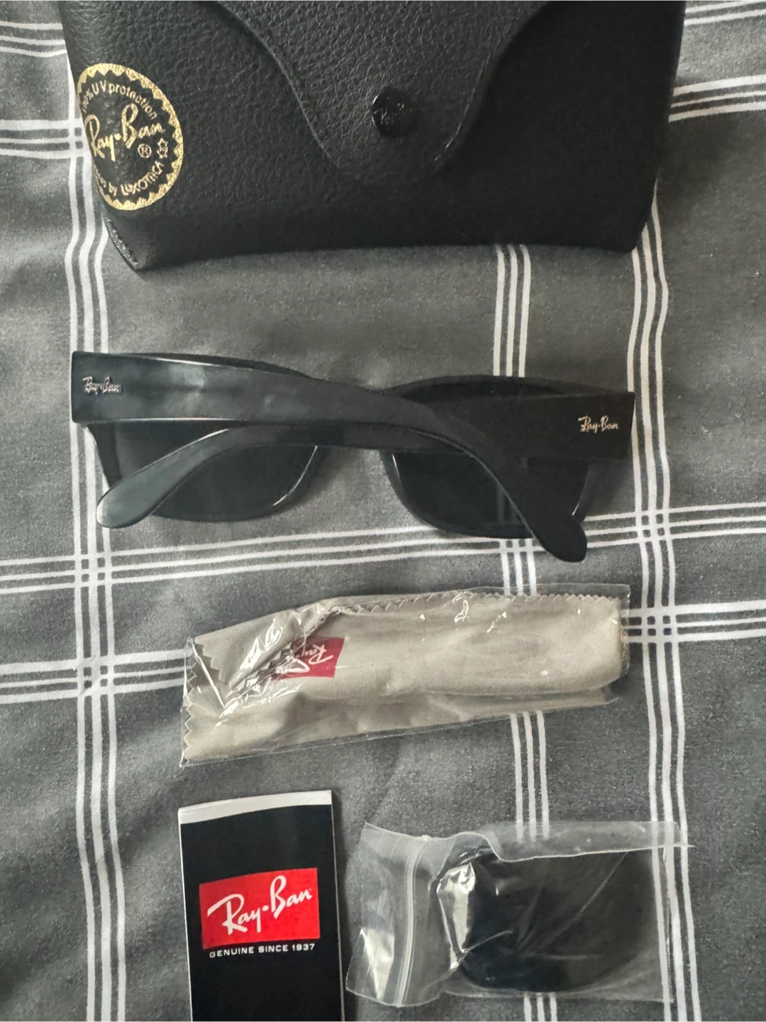 Ray-Ban Wayfarer Sunglasses with Case and Cleaning Cloth - photo 2