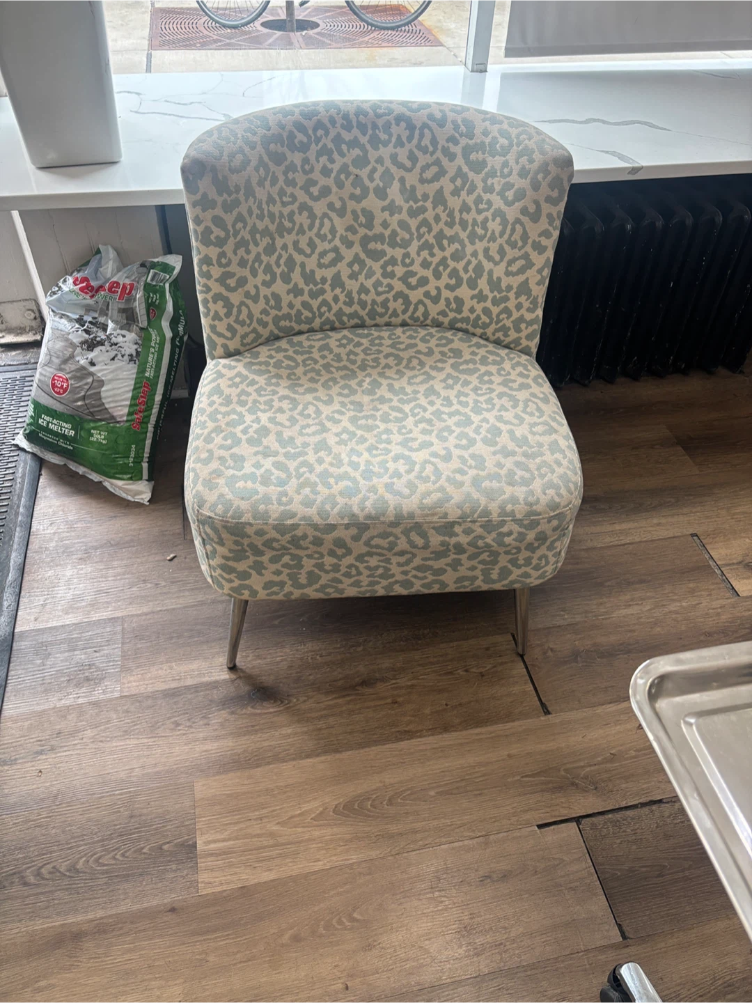 Accent Chair with Leopard Print