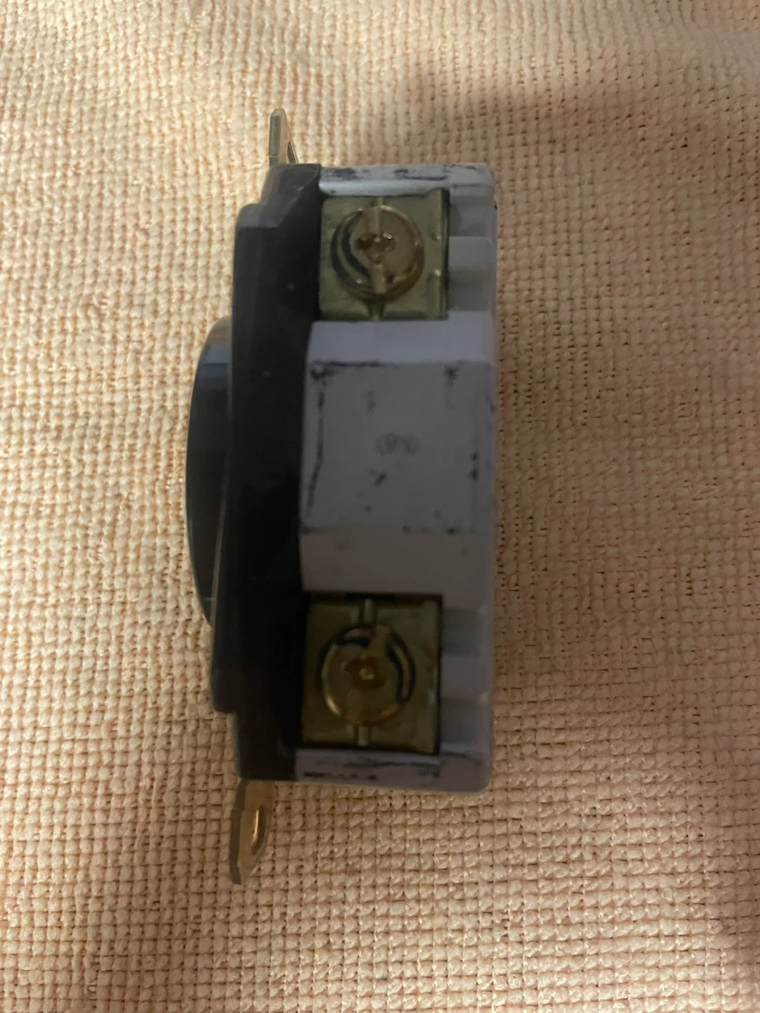 Hubbell HBL5266C Locking Plug and 2 Receptacles - photo 5