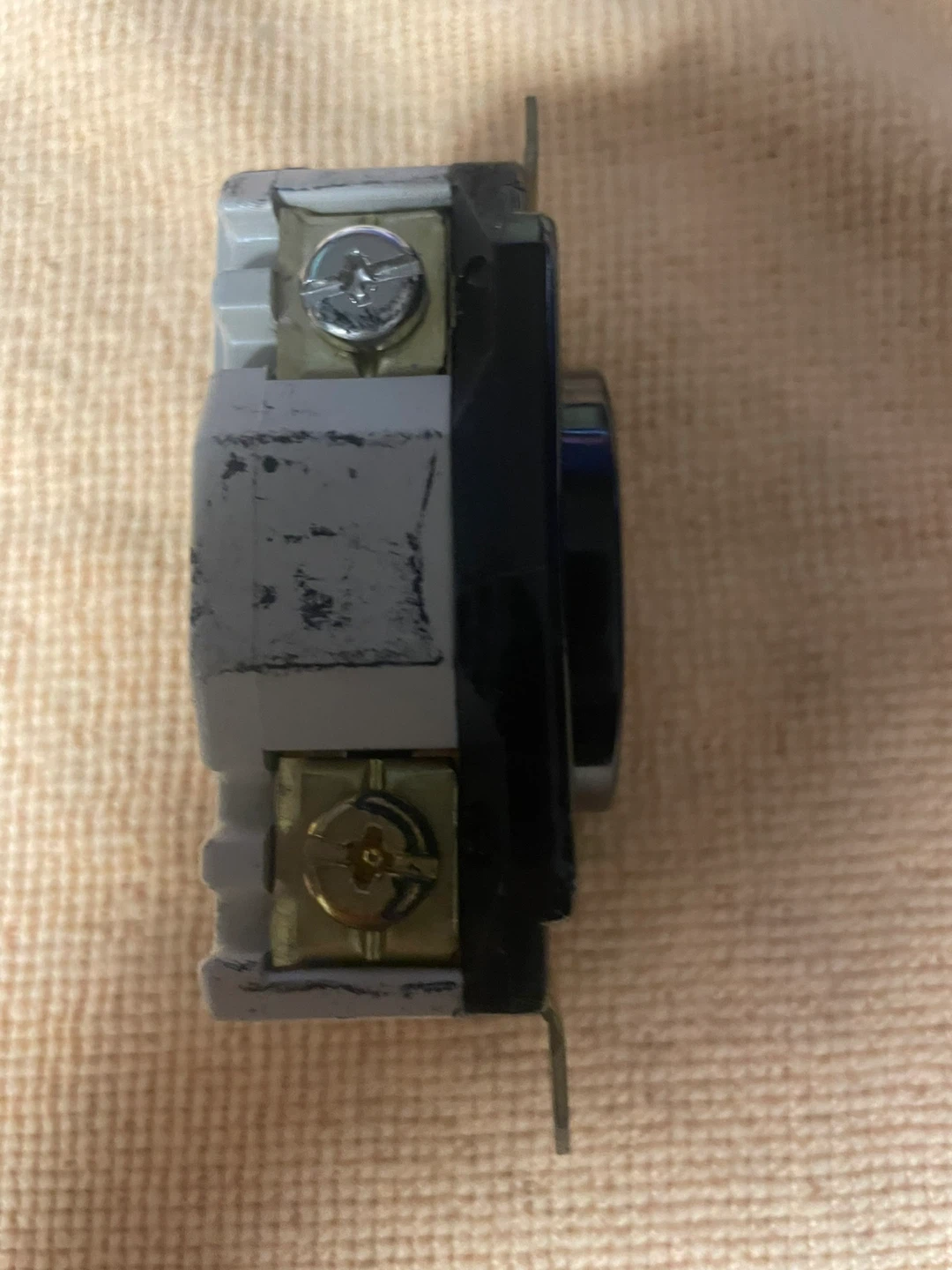Hubbell HBL5266C Locking Plug and 2 Receptacles - photo 4