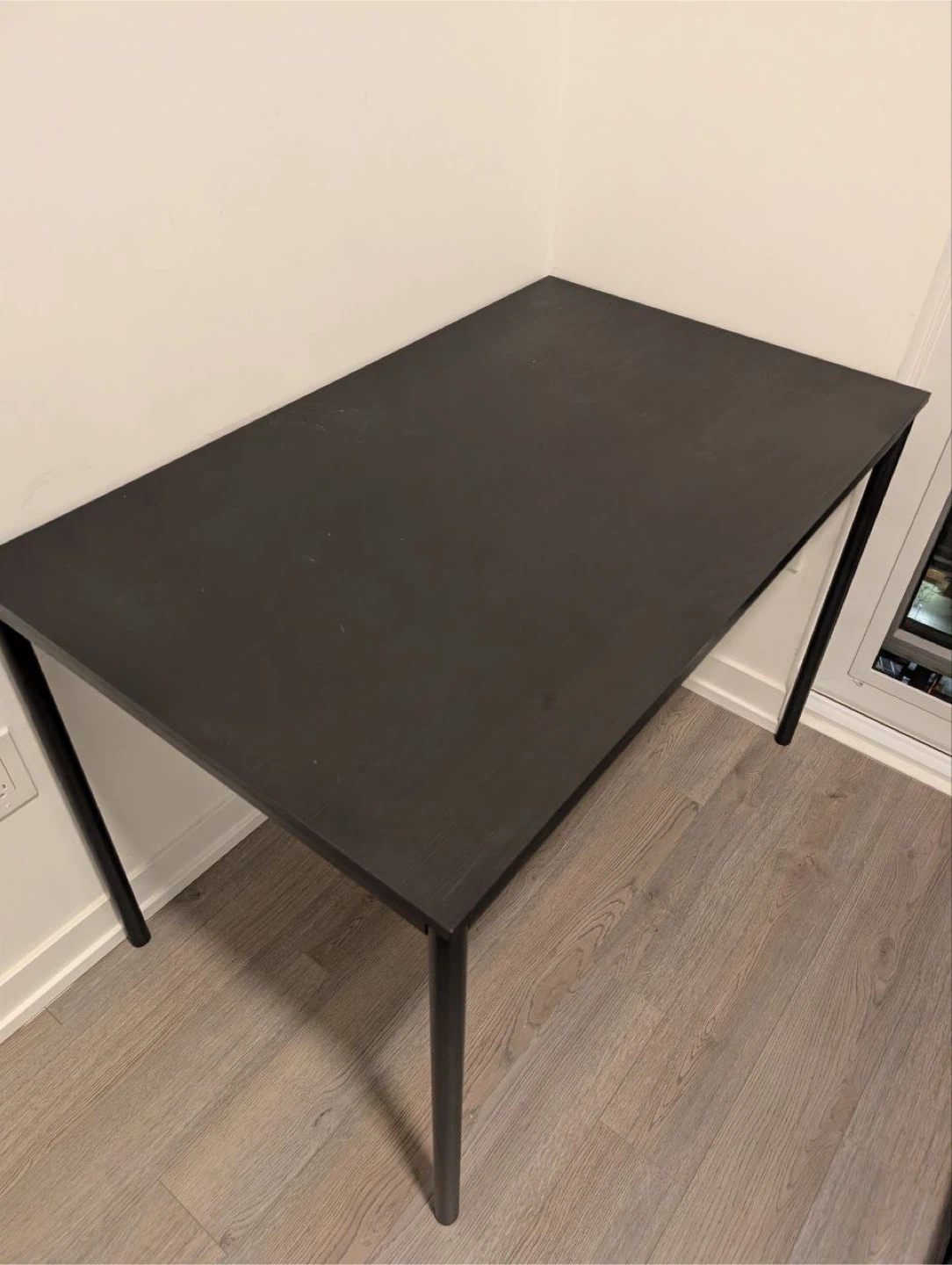 Black Simple Desk