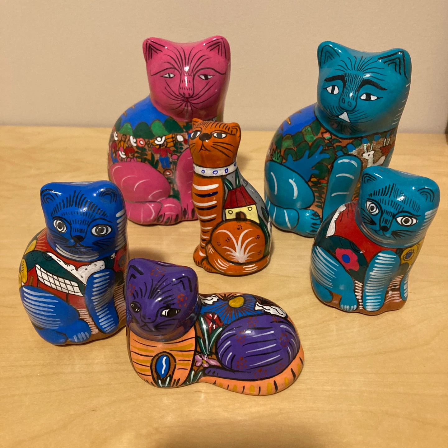 Collection of 6 Talavera Hand-Painted Ceramic Cat Figurines - photo 2
