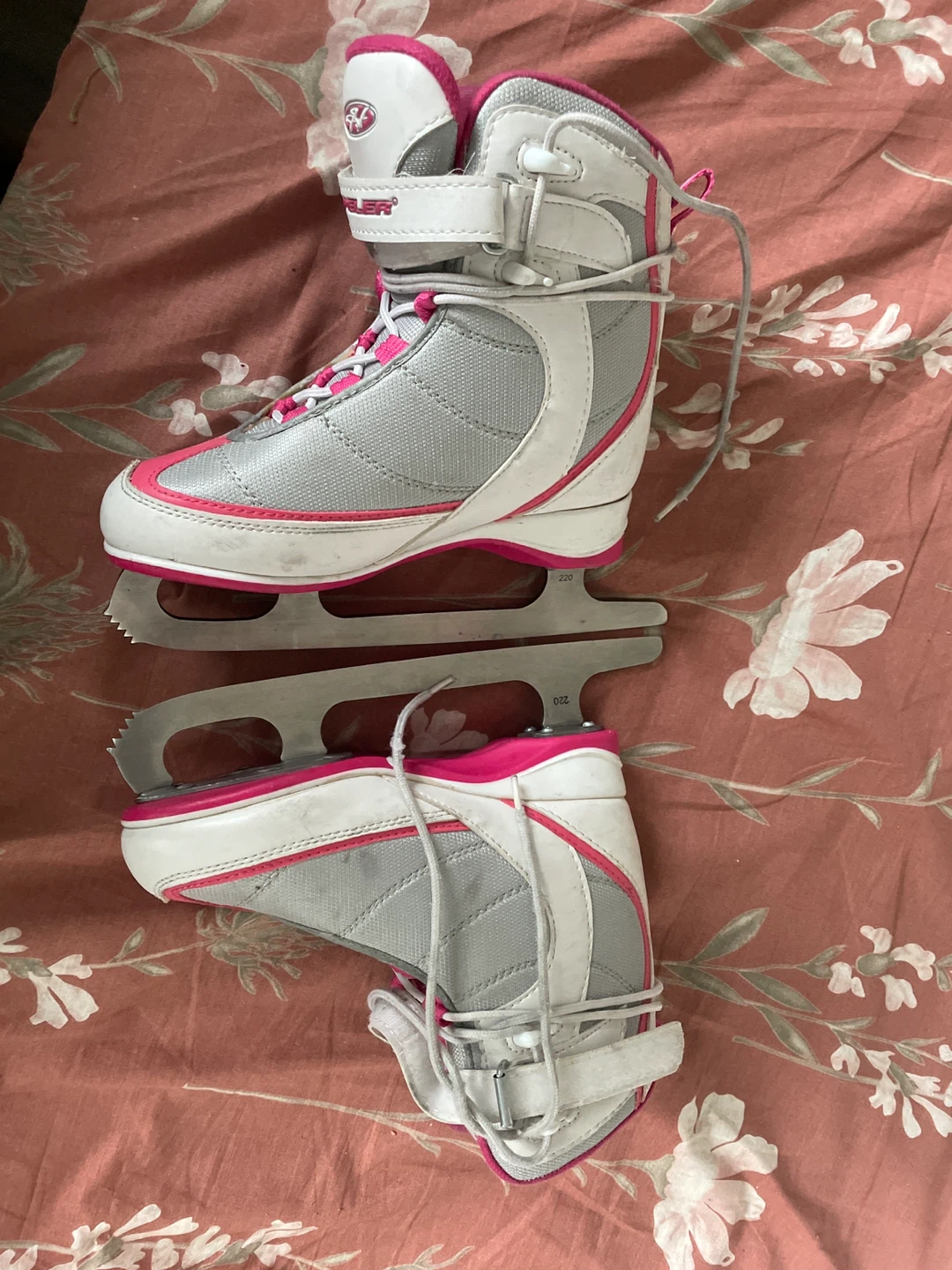 Ice figure Skates Size J3 - photo 2
