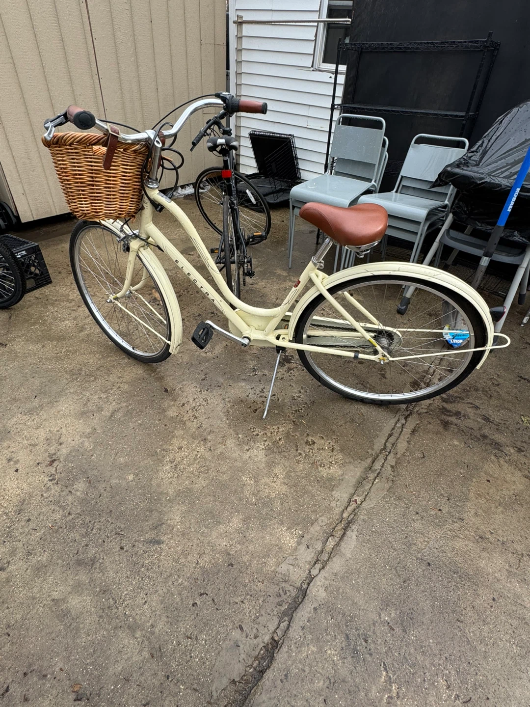 Electra Women's Cruiser Bicycle with Basket