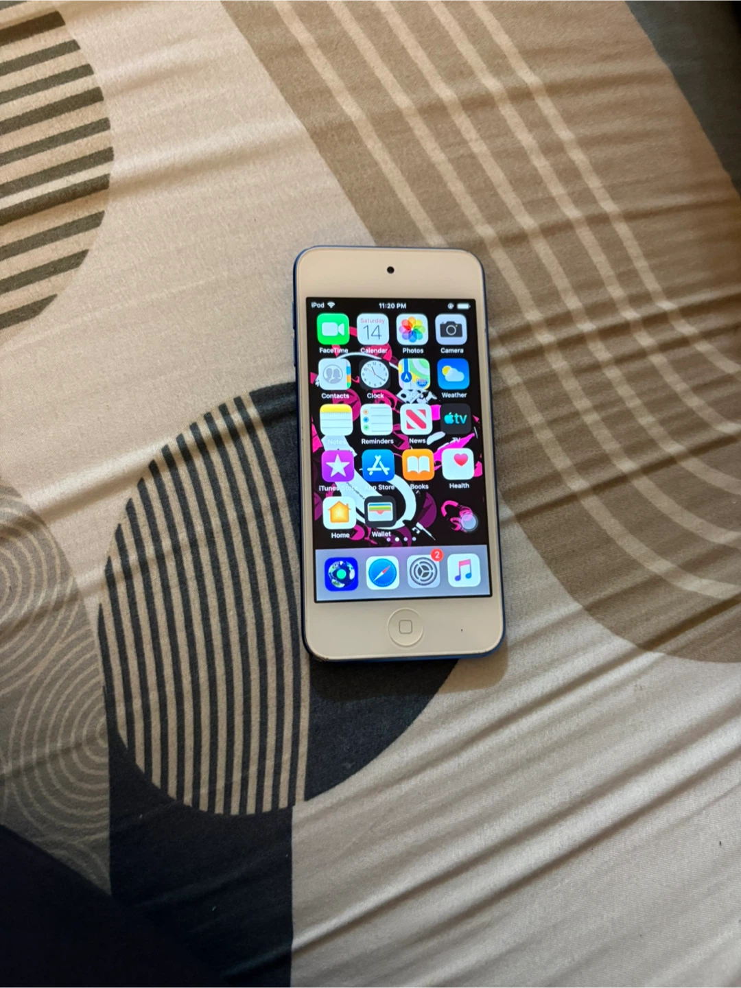 Apple iPod Touch - photo 2