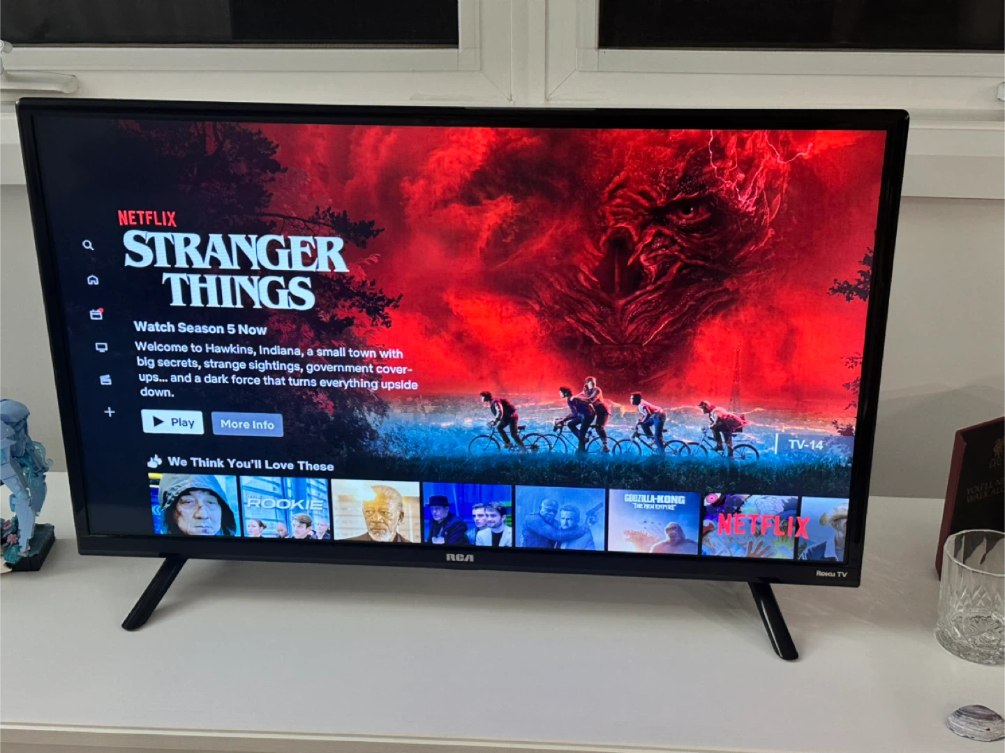 RCA Roku TV 32 Inch - photo 3