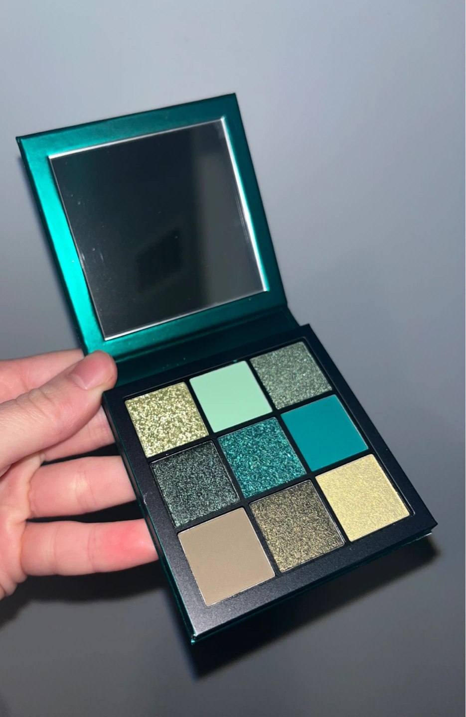 🆕Huda Beauty Emerald Obsessions Eyeshadow Palette
