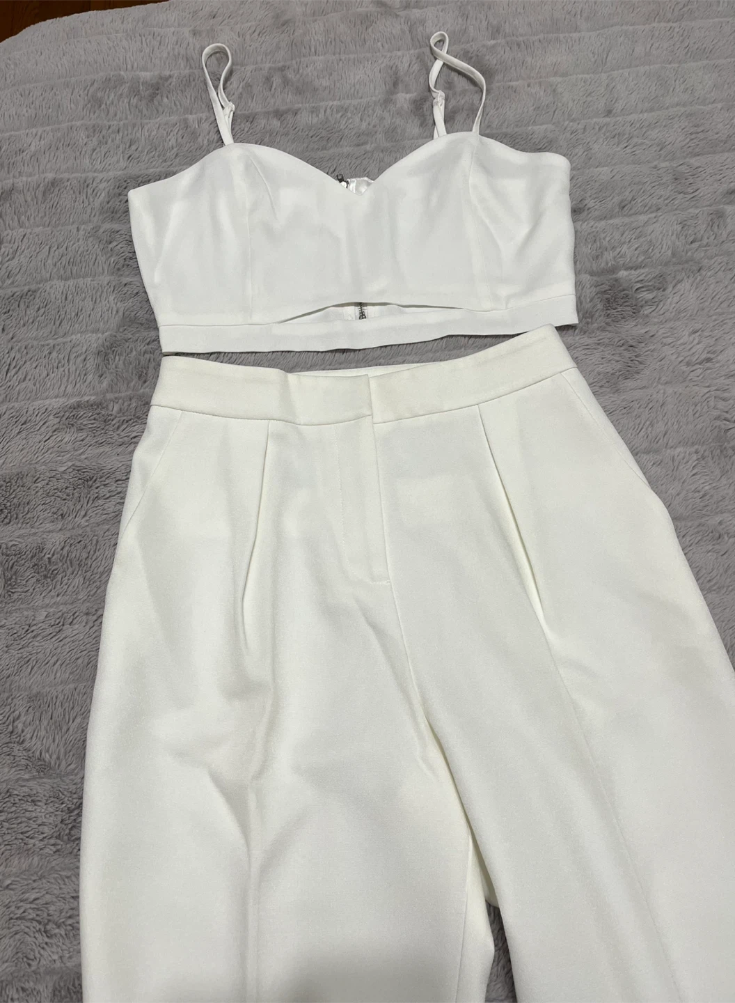 Missguided Crop Top (US 6) and White Pants Set (US 4)