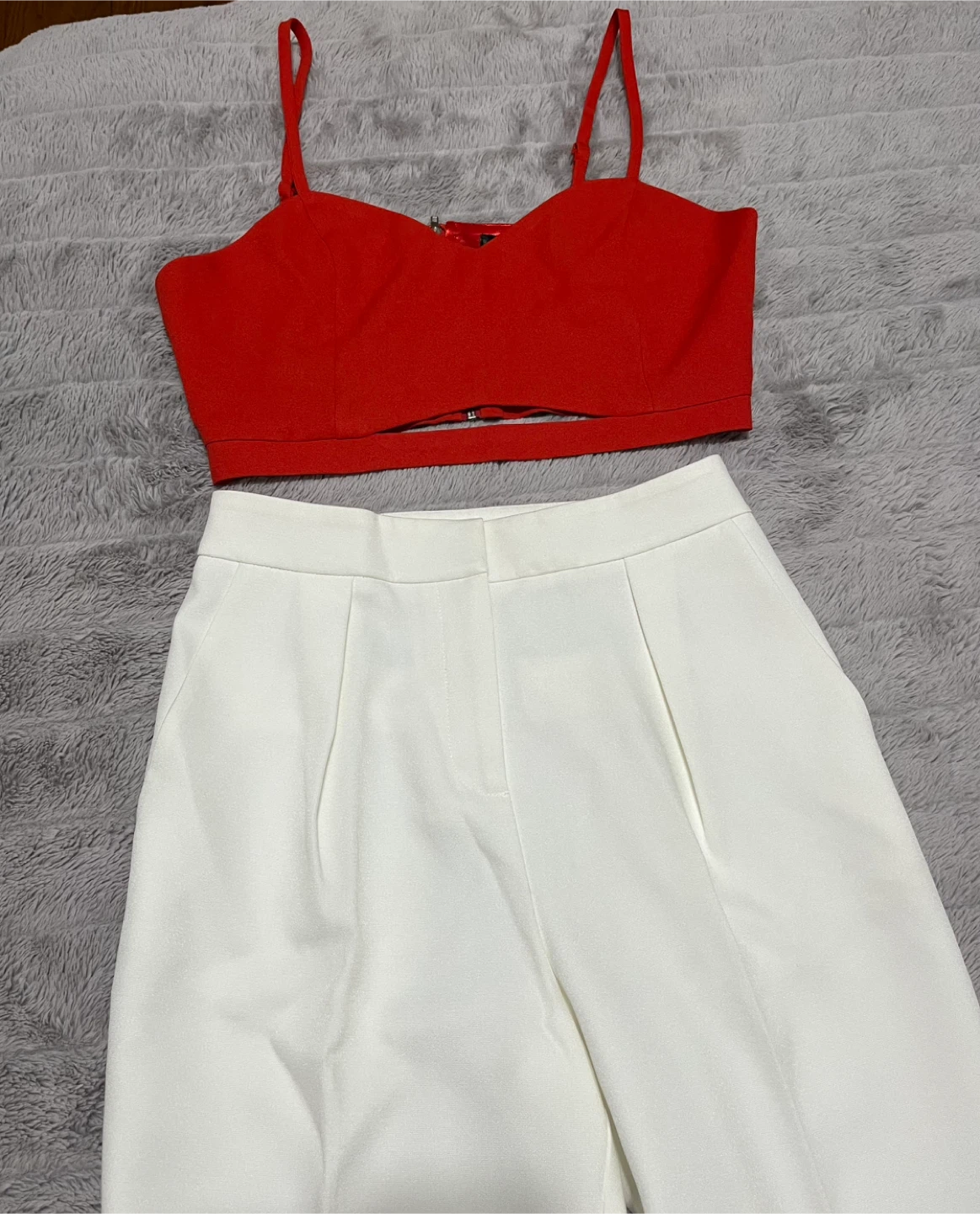 Missguided Crop Top (US 6) and White Pants Set (US 4) - photo 3