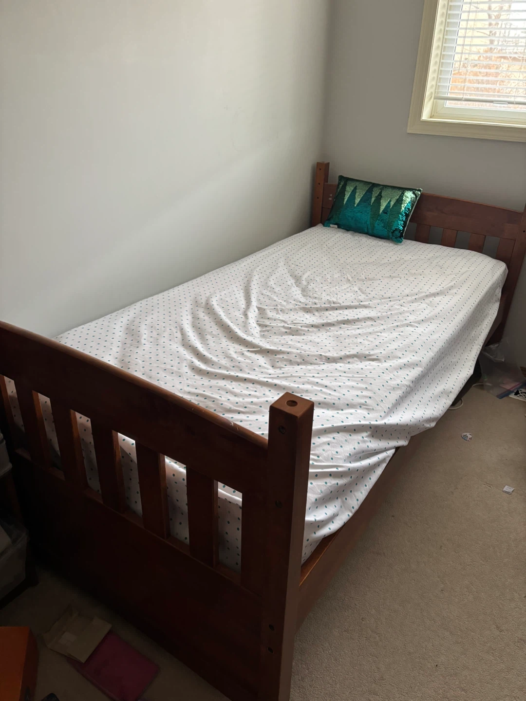 Two Wooden single Beds with Slats - photo 4