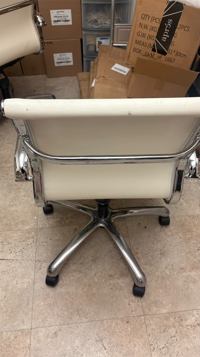 2 free white chairs - photo 2