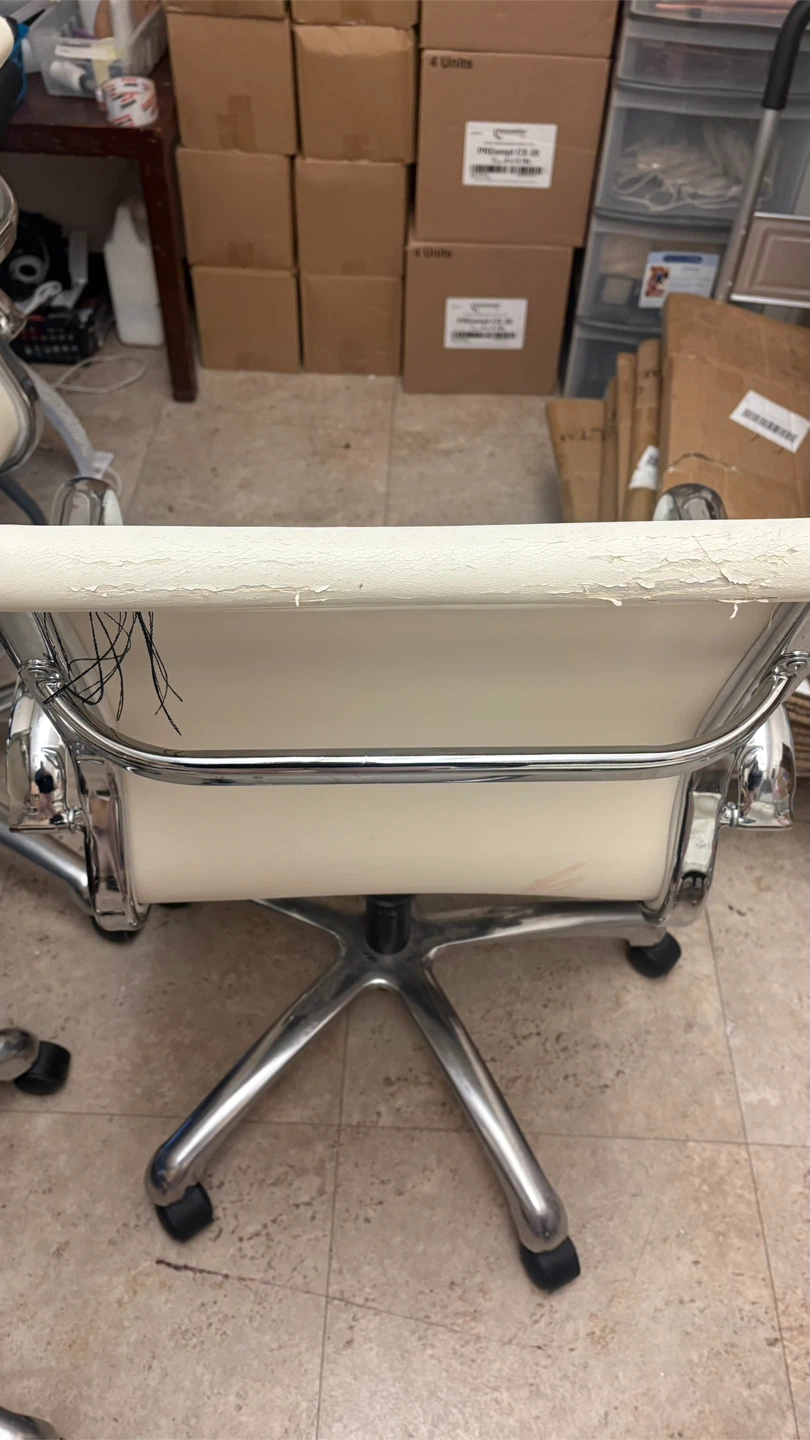 2 free white chairs - photo 4