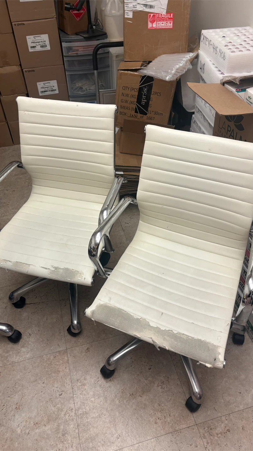 2 free white chairs - photo 5