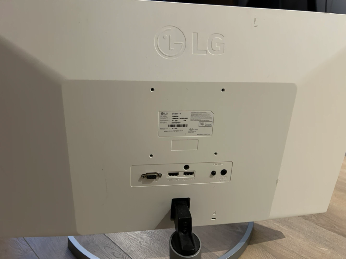 LG 27" Monitor - photo 2