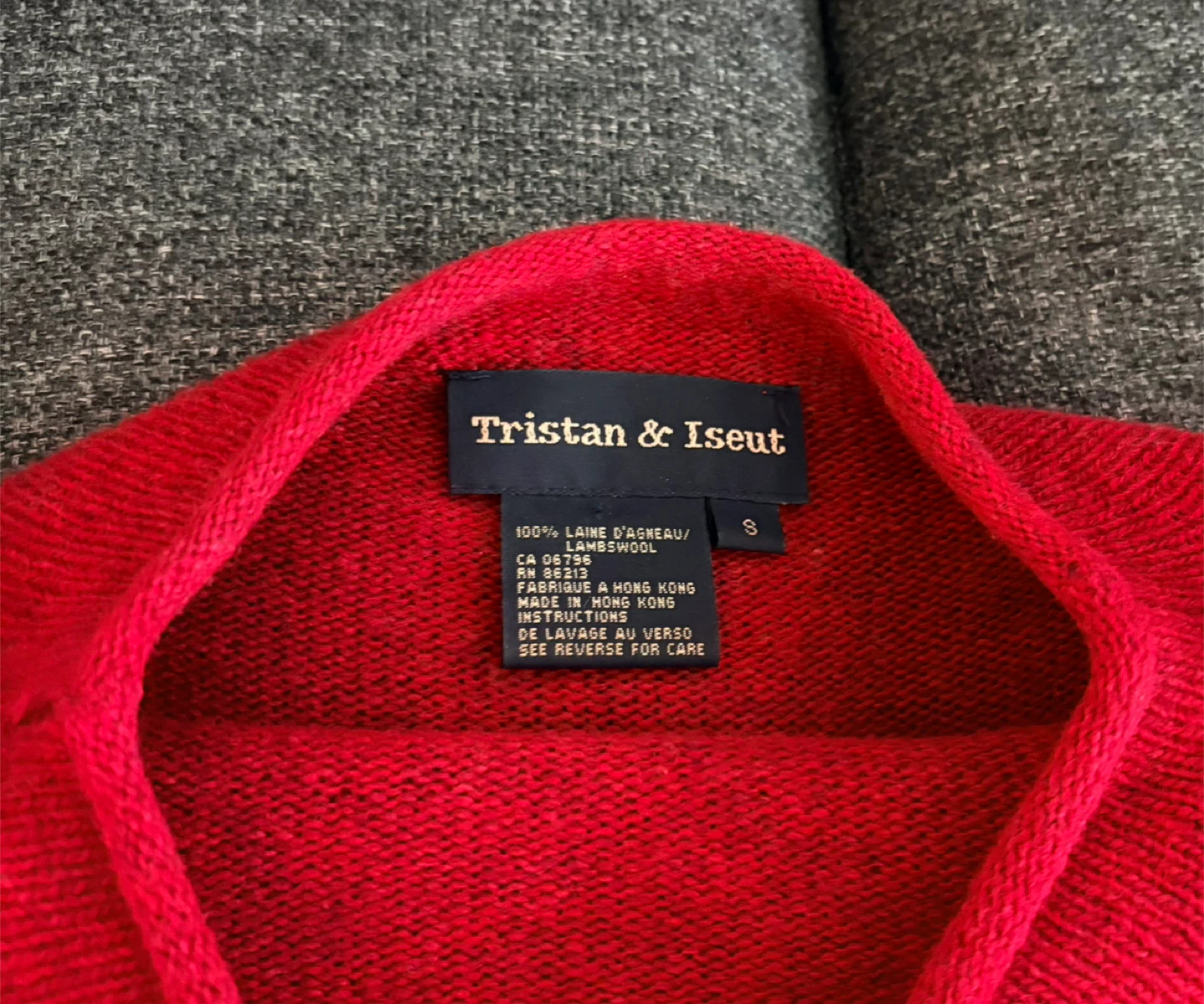 Moving Sale: Tristan & Iseut Red Wool Sweater - photo 2