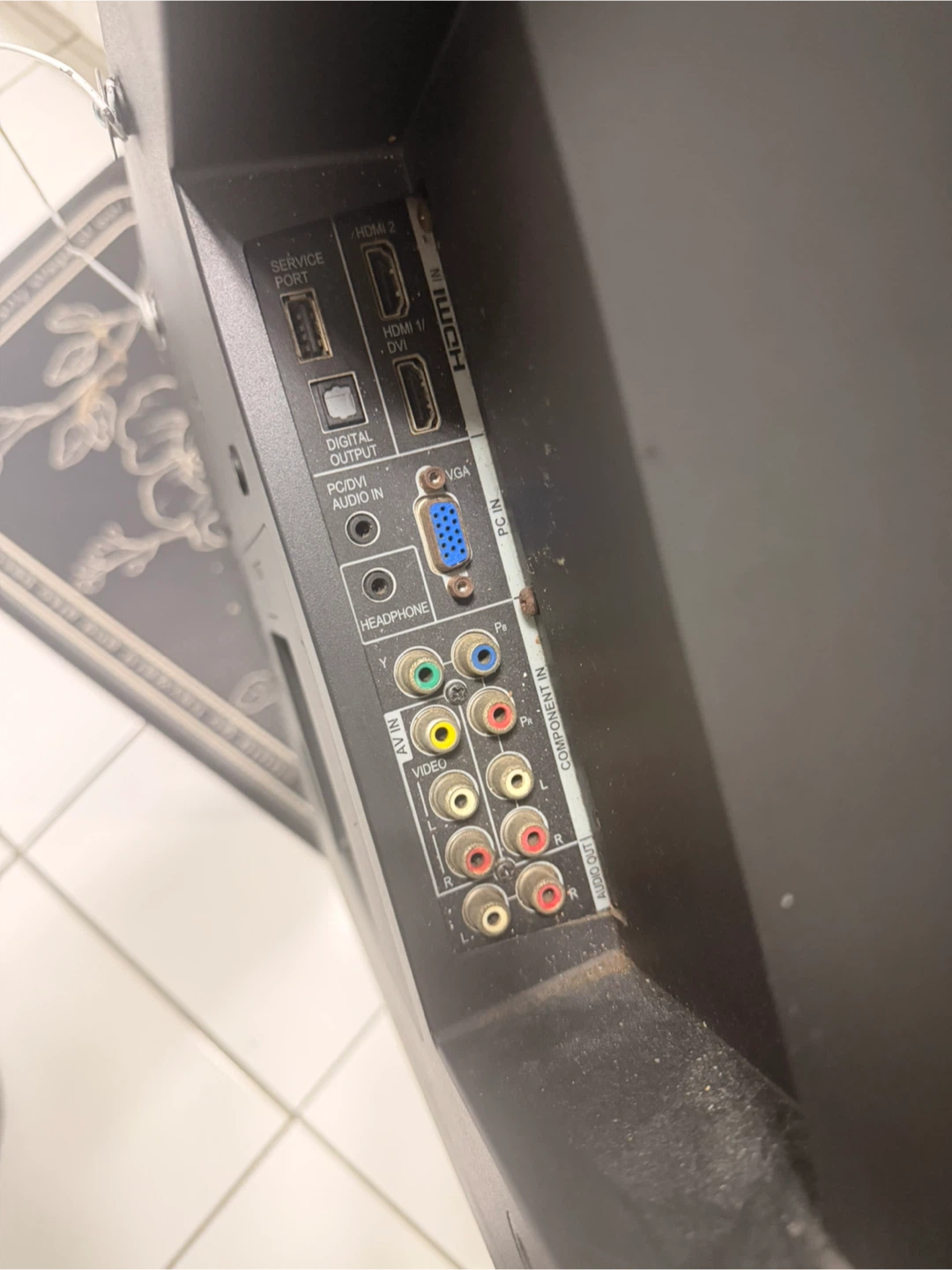 Insignia NS-32L430A11 LCD TV - photo 2