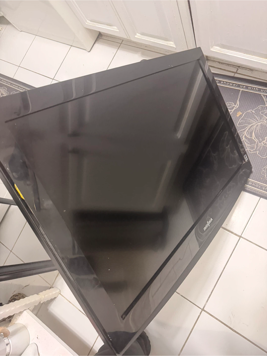 Insignia NS-32L430A11 LCD TV