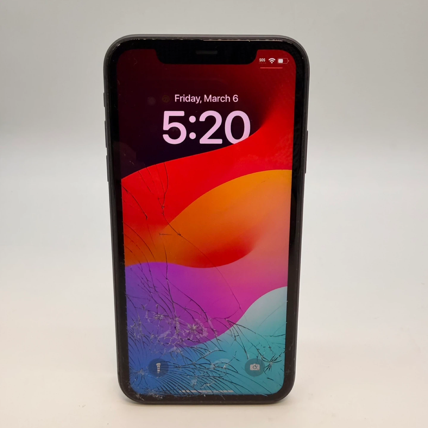 Apple iPhone 11 64GB Black (Cracked Screen)