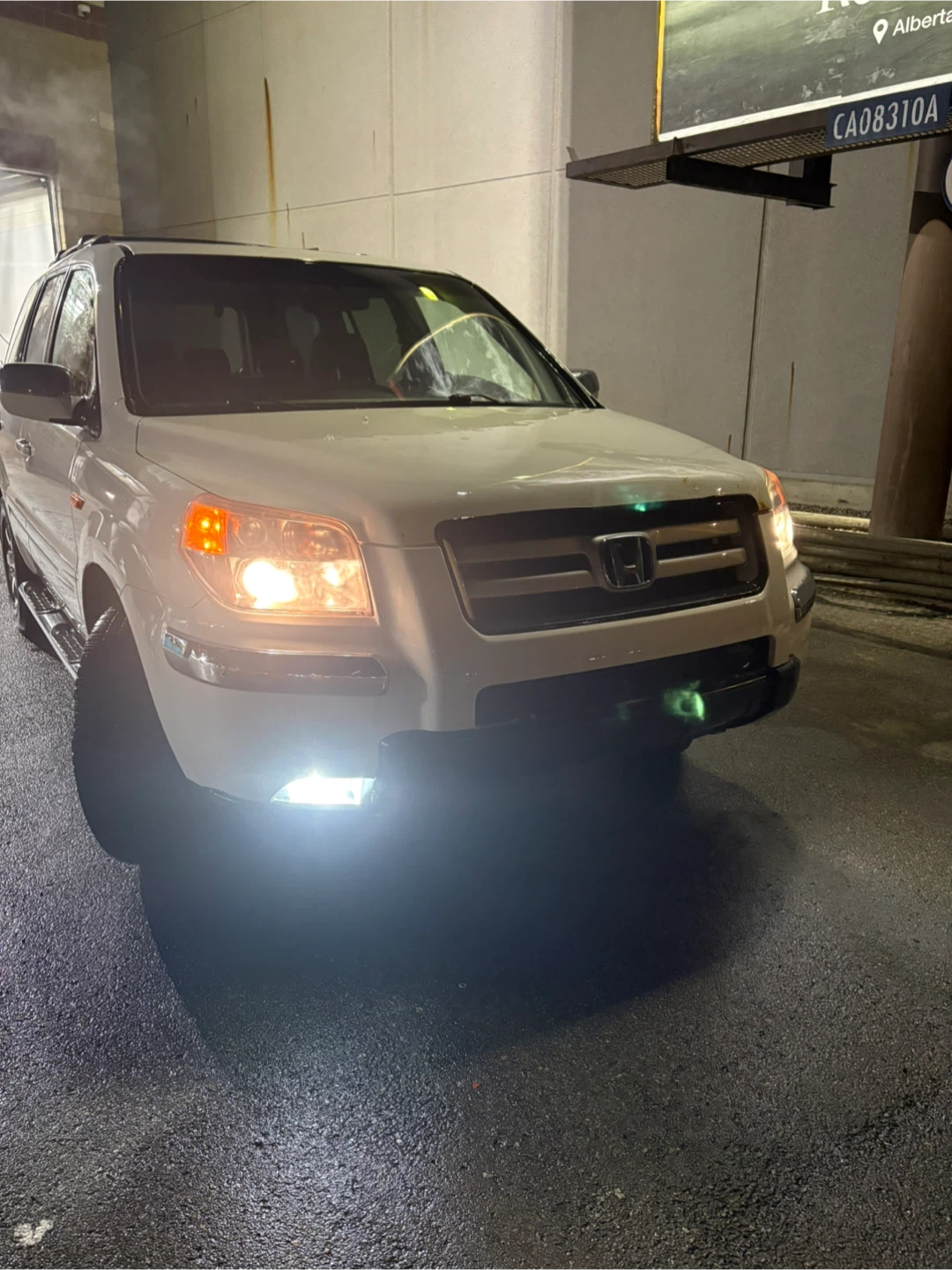 White Honda Pilot SUV - photo 5