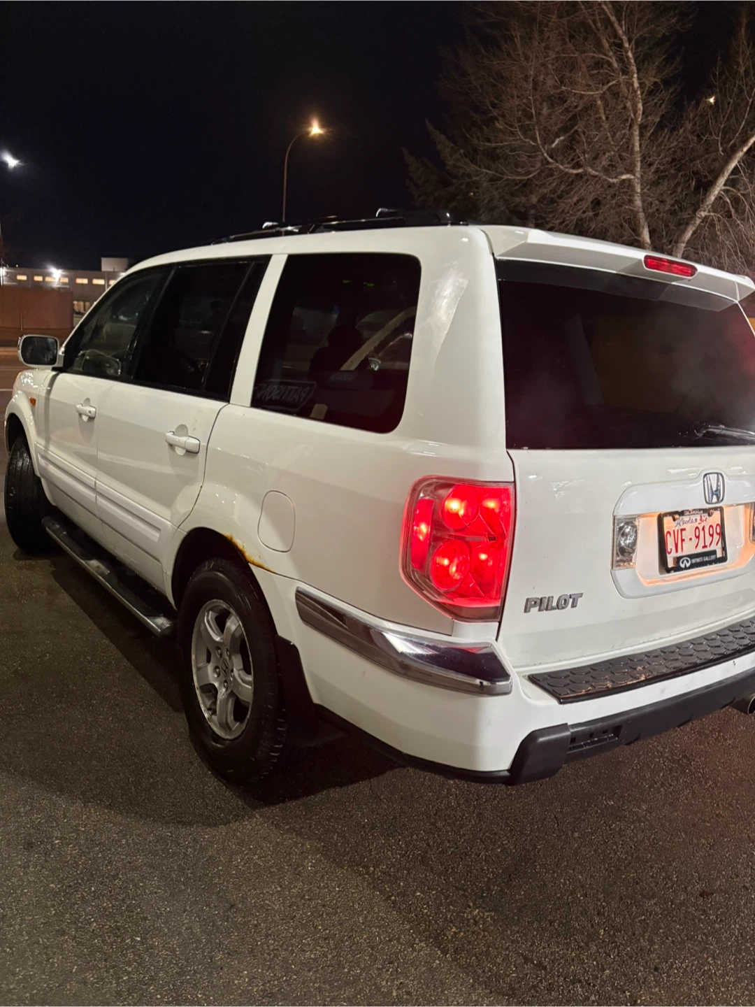 White Honda Pilot SUV - photo 3