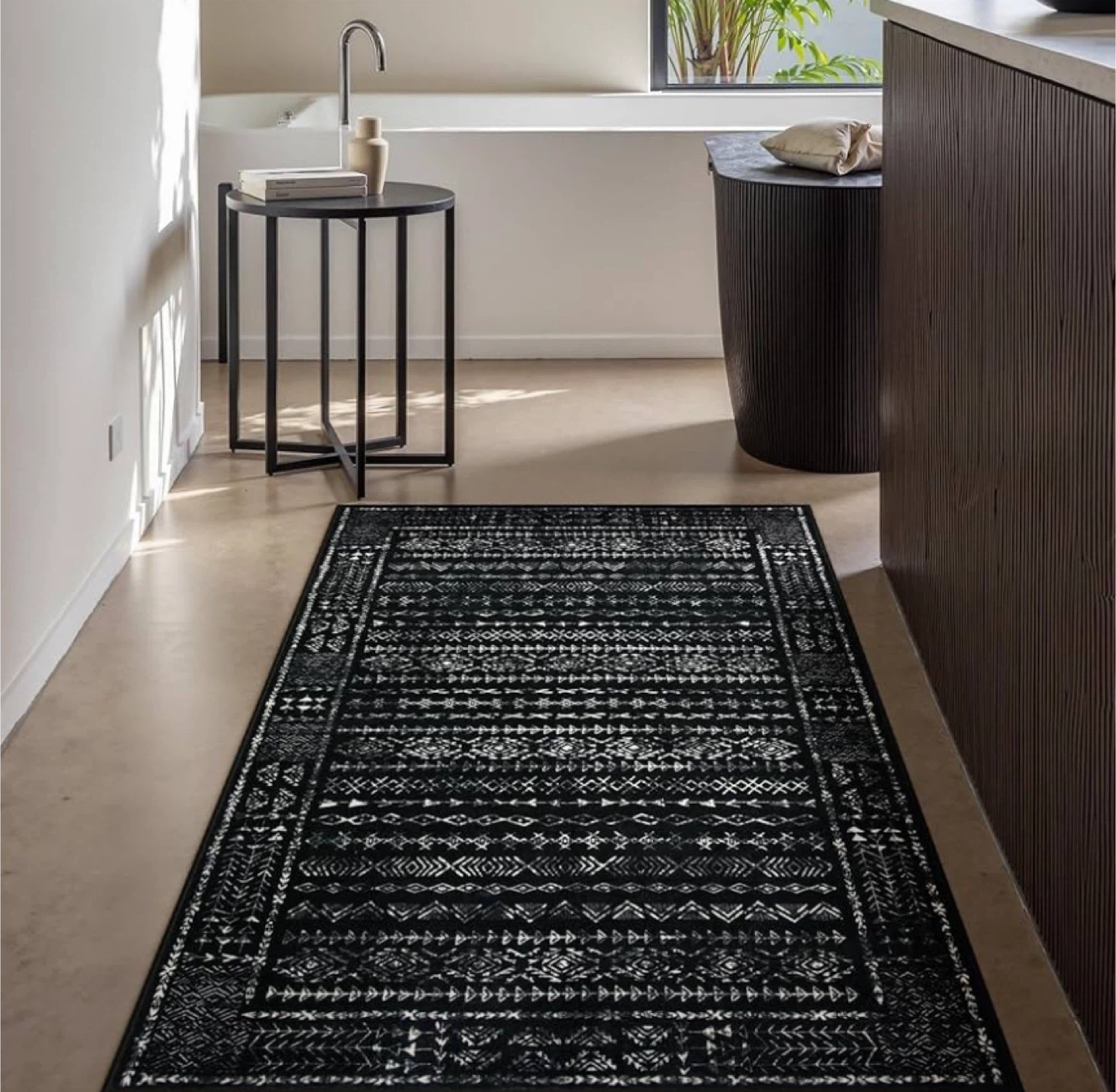 Black and White Geometric Pattern Area Rug - photo 4