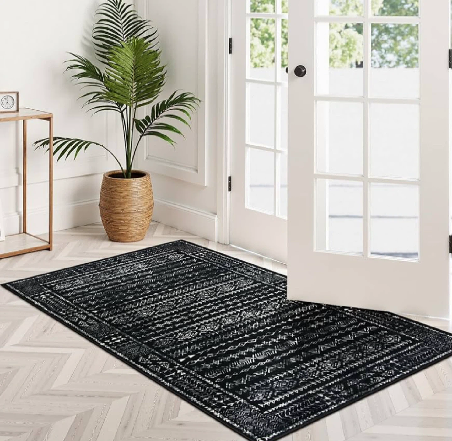 Black and White Geometric Pattern Area Rug - photo 2