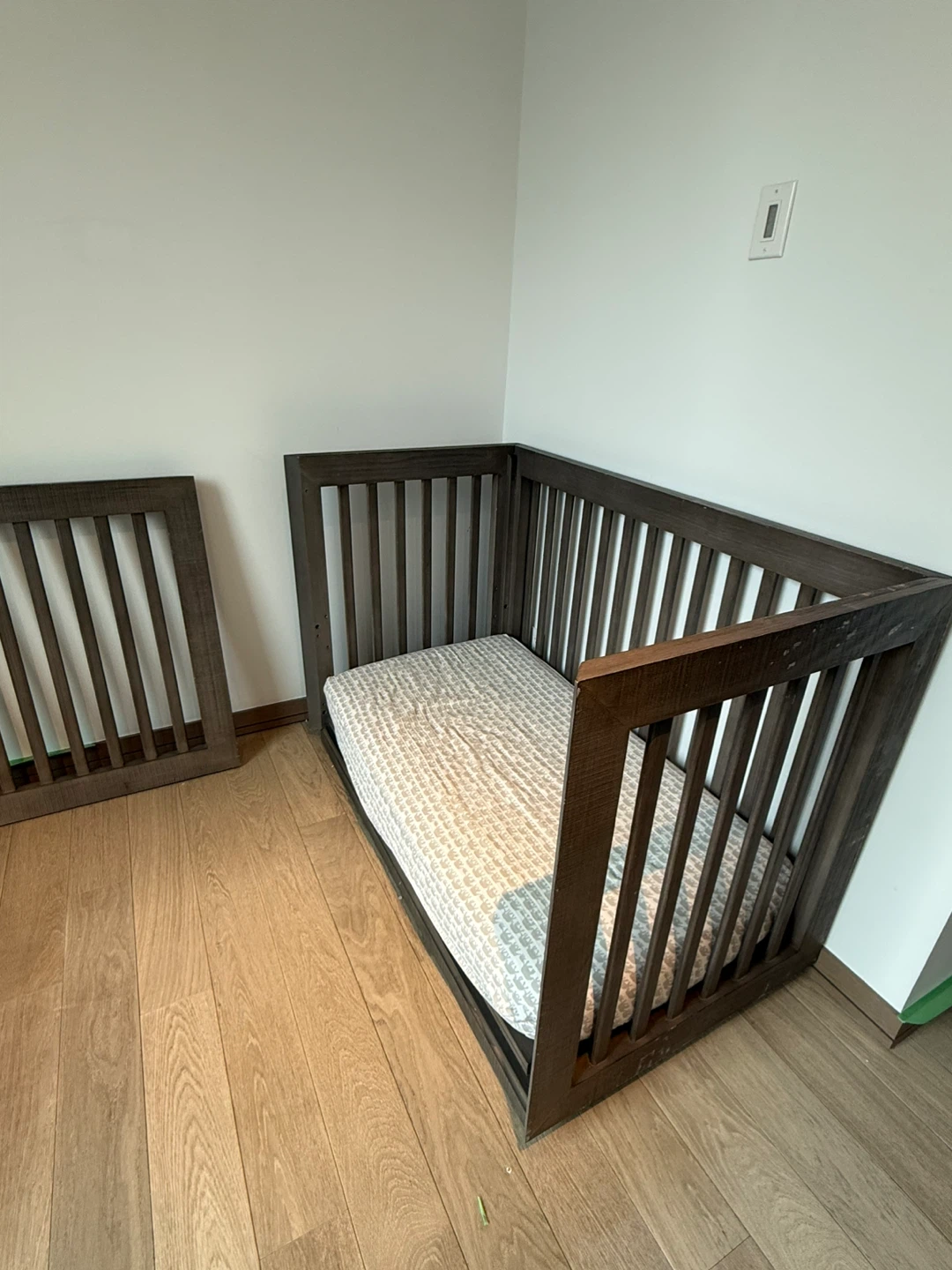 Wooden Crib/Toddler Bed Frame - Dark Brown 🌱 - photo 3