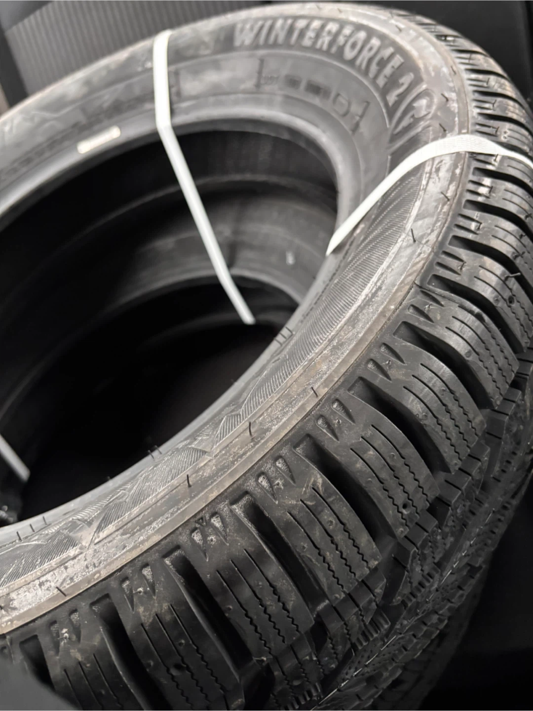 Brand new tires size 205/60R16