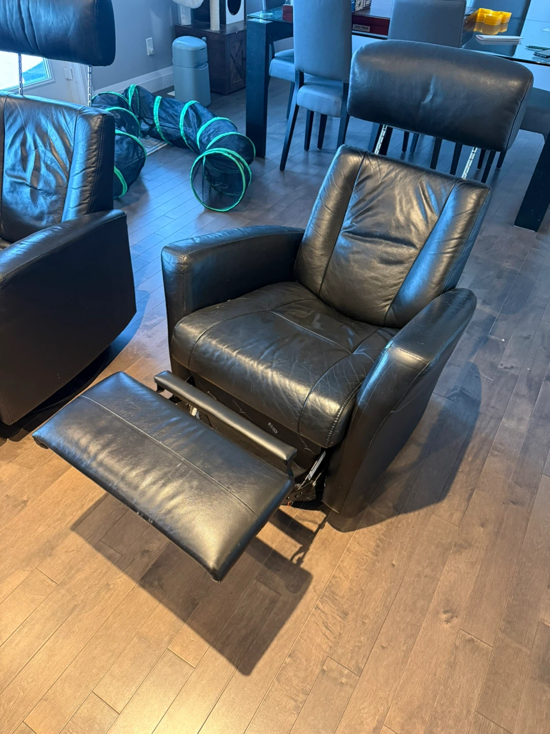Black Leather Recliner Chair - photo 3