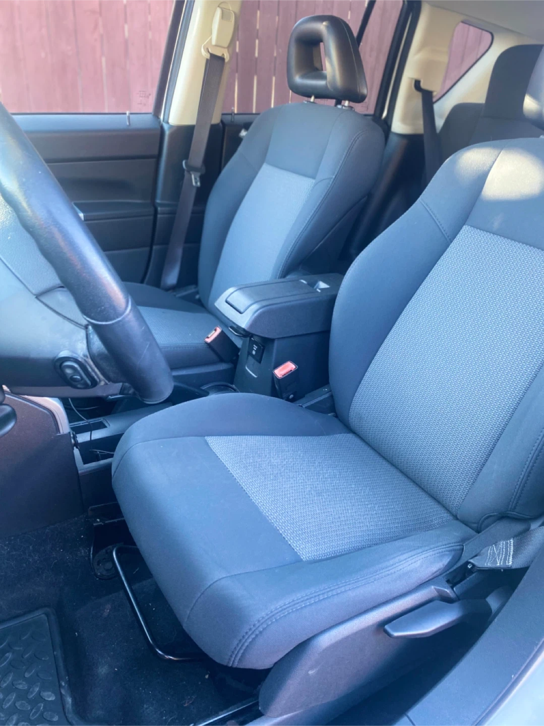 Silver Jeep Compass SUV - photo 5