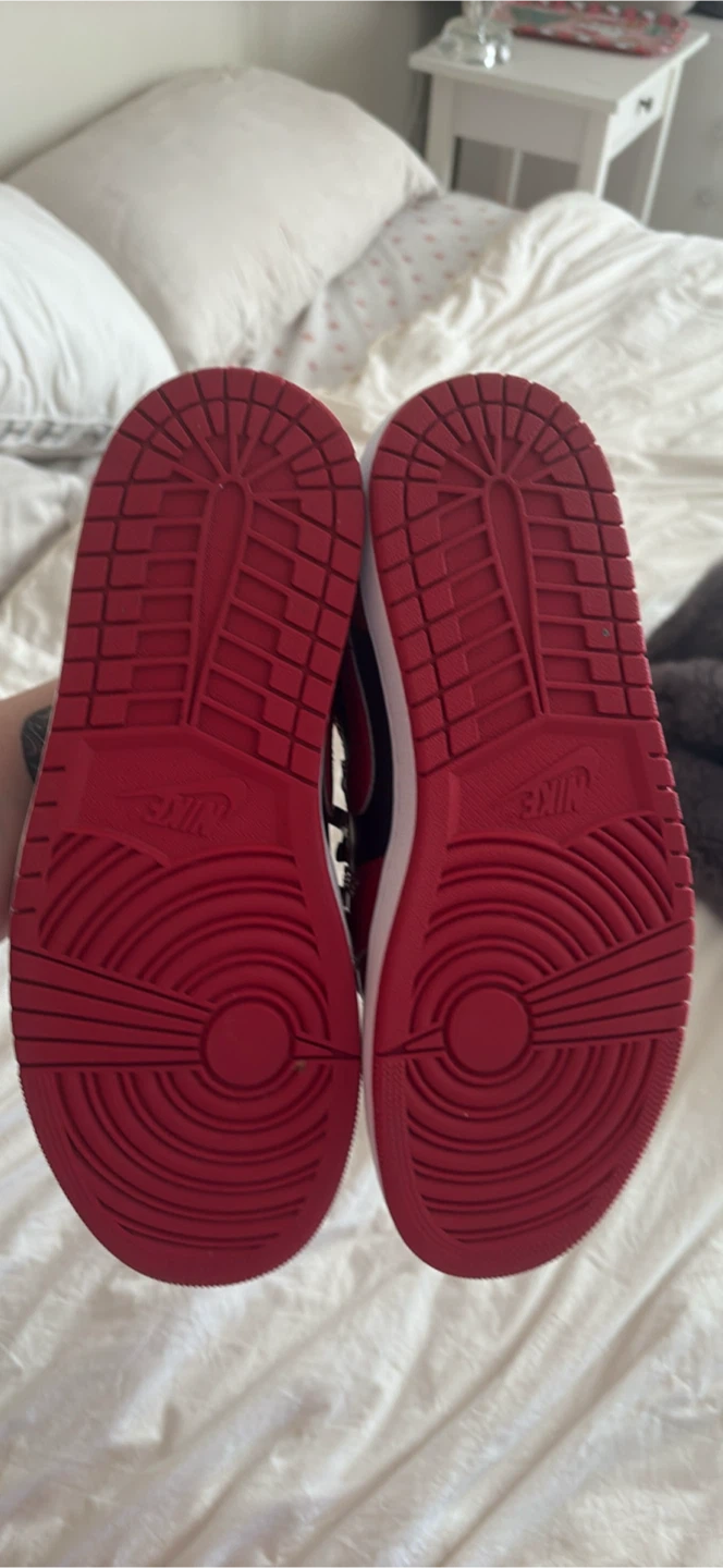 11 NEW Air Jordan 1 Low Red Black Sneakers - photo 2