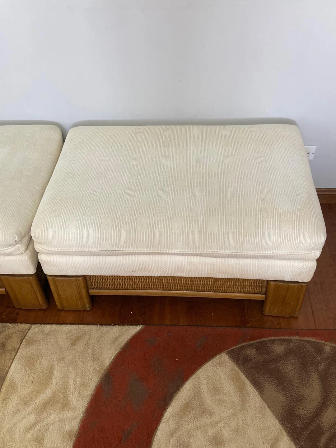 Set of classic wicker chairs and 2 matching ottomans - photo 3