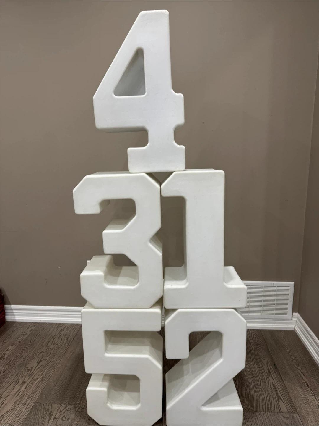 Plastic 19 inch Numbers