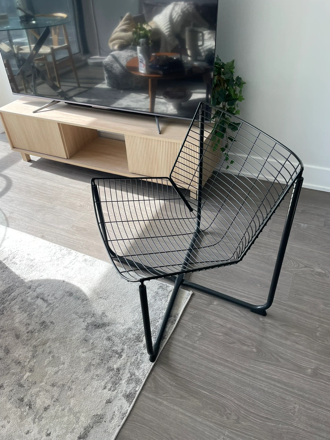 Black Wire Frame Lounge Chair