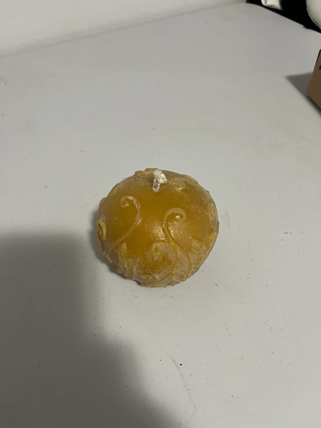 100% beeswax Decorative Round Candle